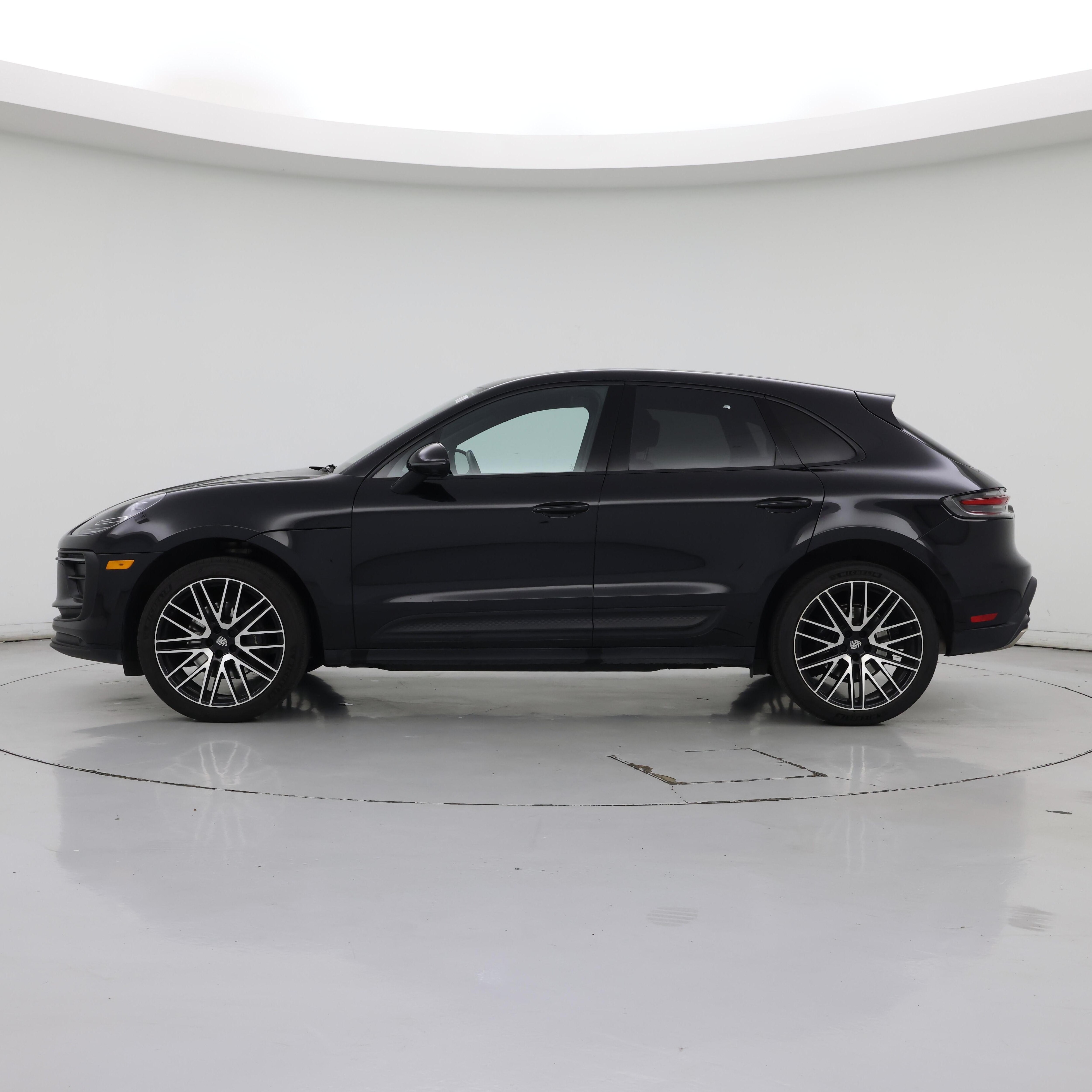 Thumbnail: 2023 Porsche Macan - 3