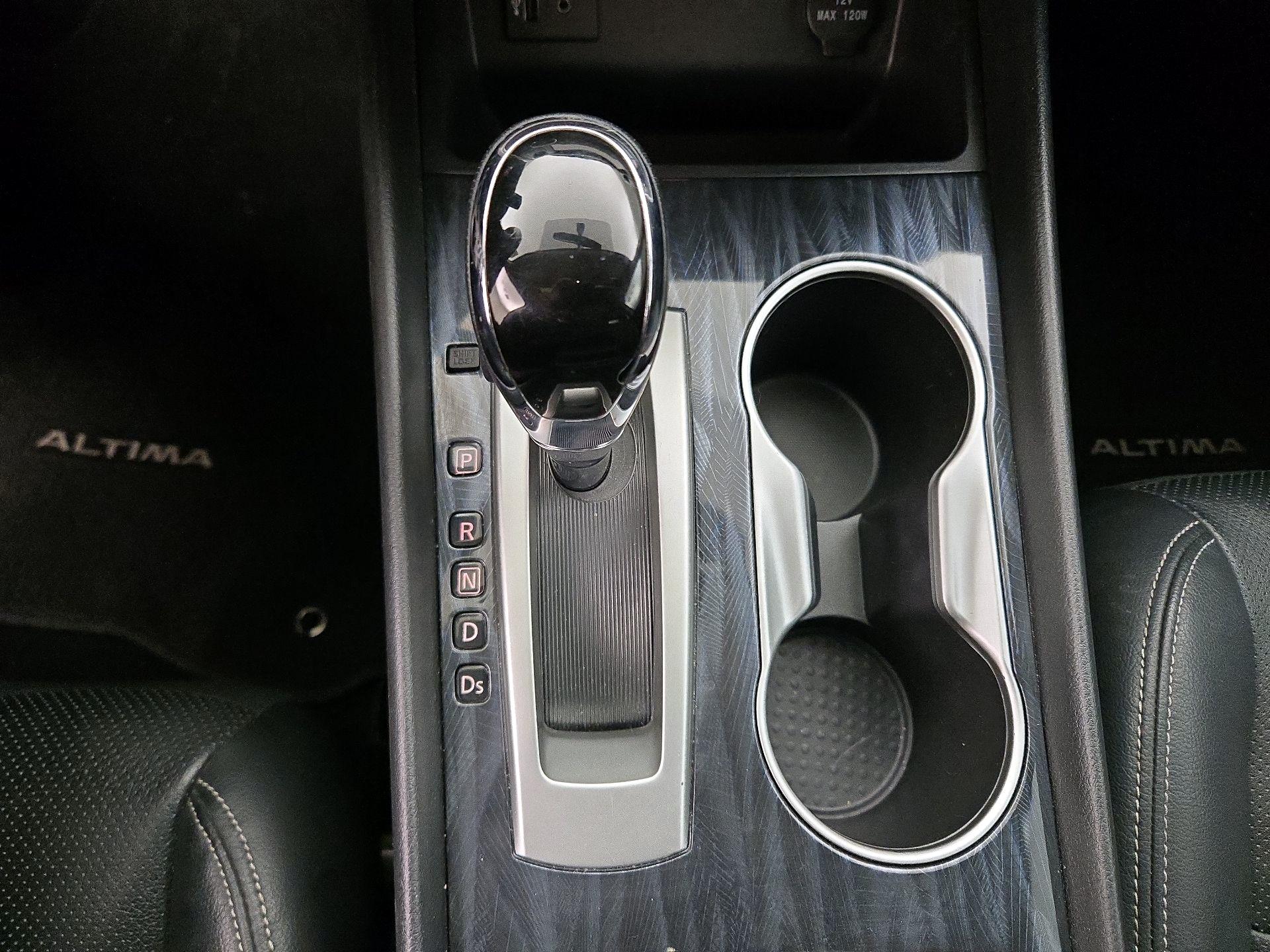 Thumbnail: 2016 Nissan Altima - 18