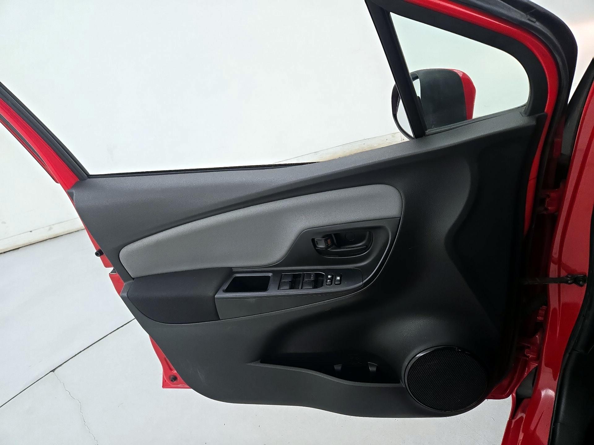 Thumbnail: 2015 Toyota Yaris - 12