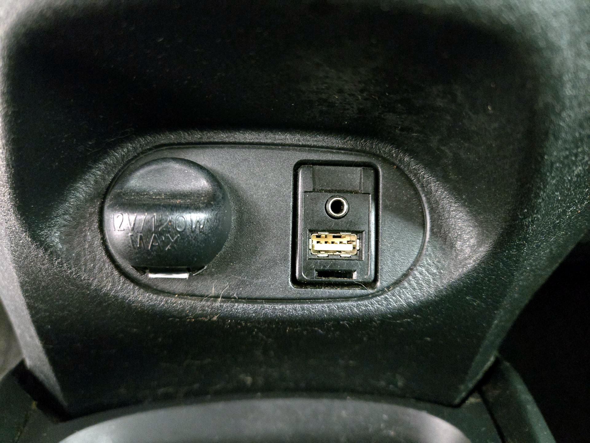 Thumbnail: 2015 Toyota Yaris - 17