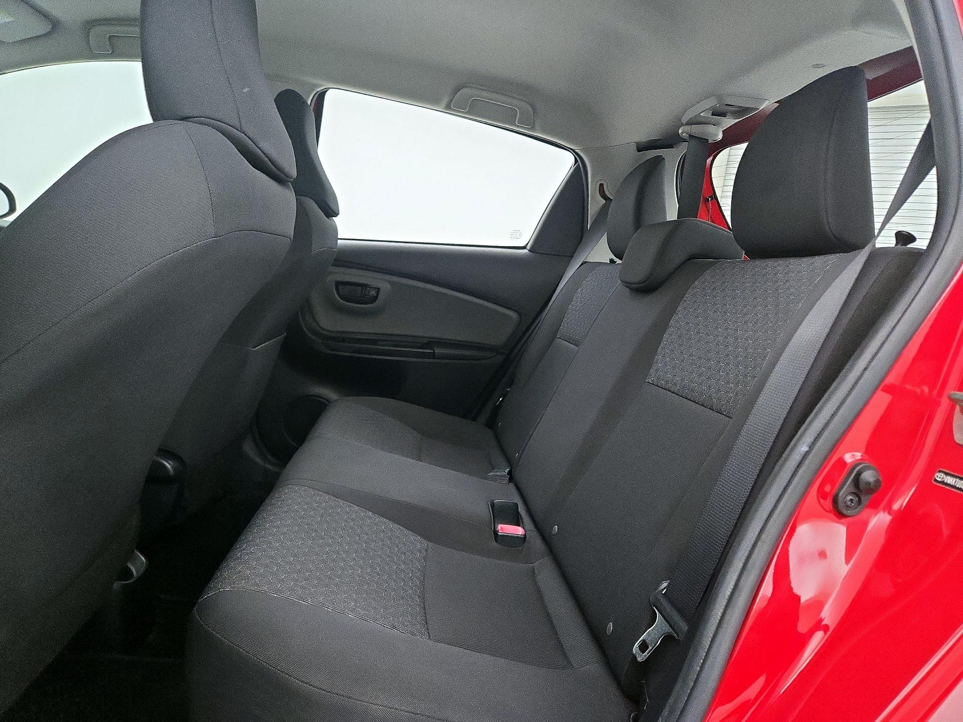 Thumbnail: 2015 Toyota Yaris - 18