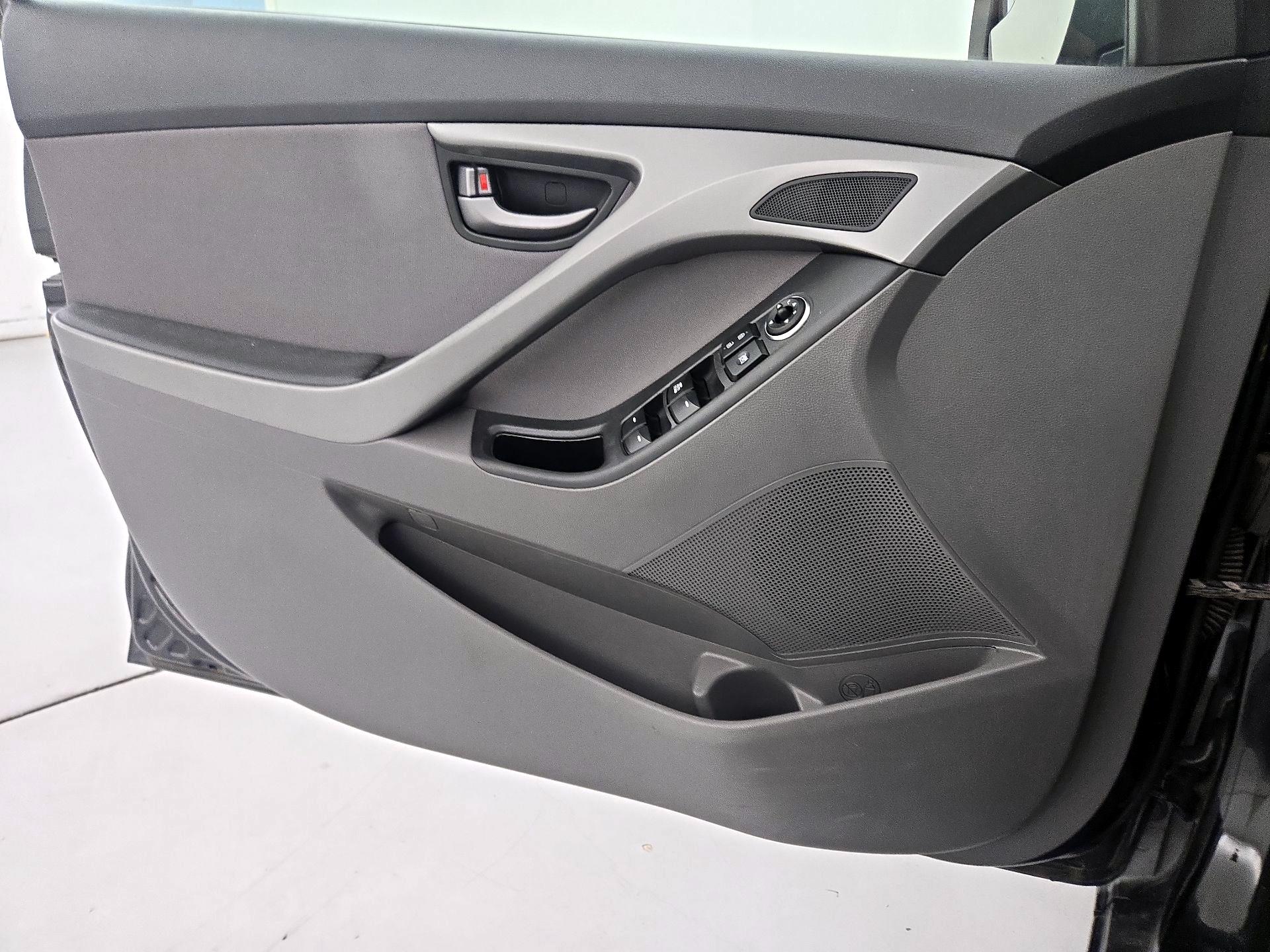 Thumbnail: 2014 Hyundai Elantra - 12