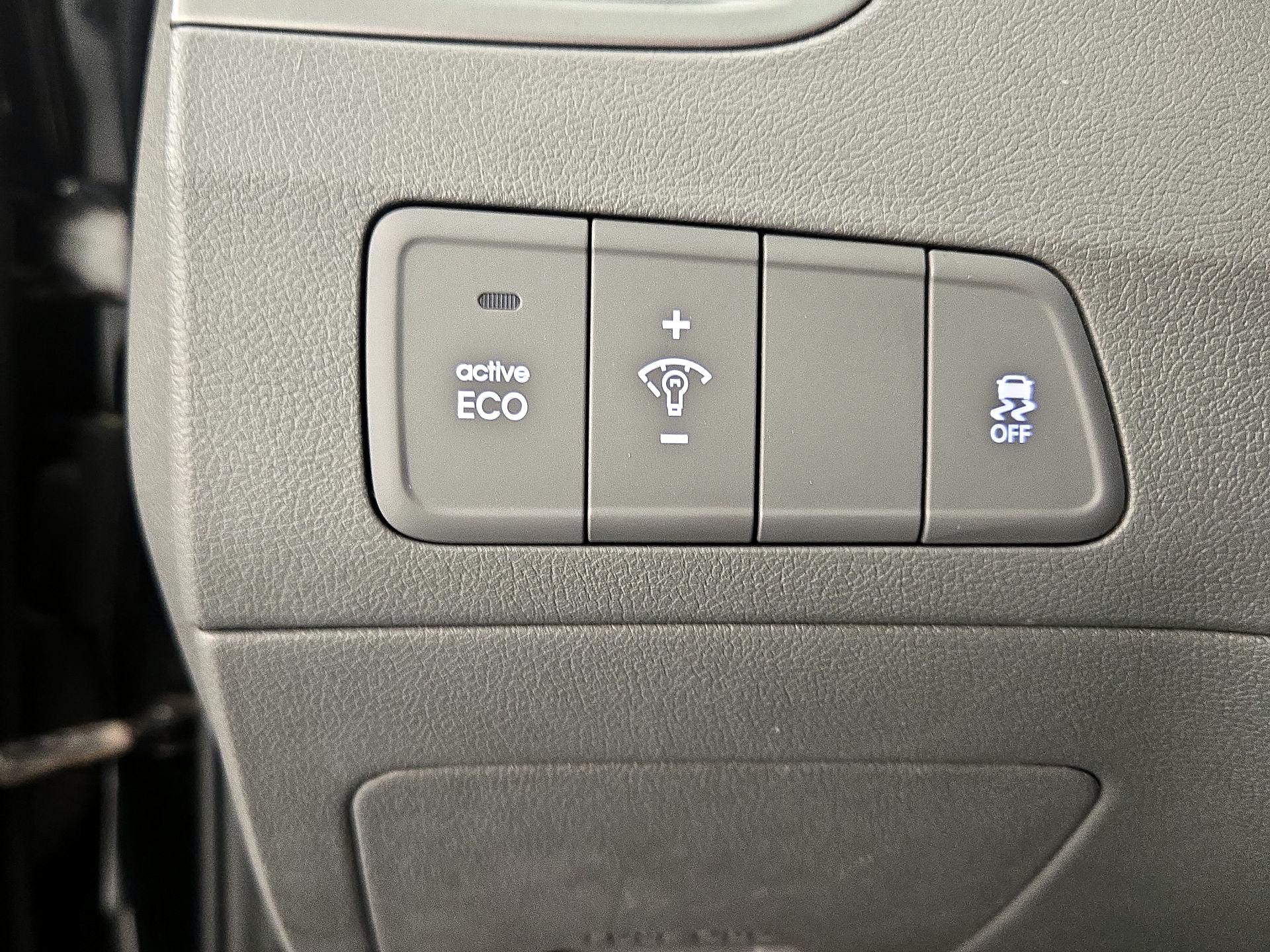 Thumbnail: 2014 Hyundai Elantra - 13