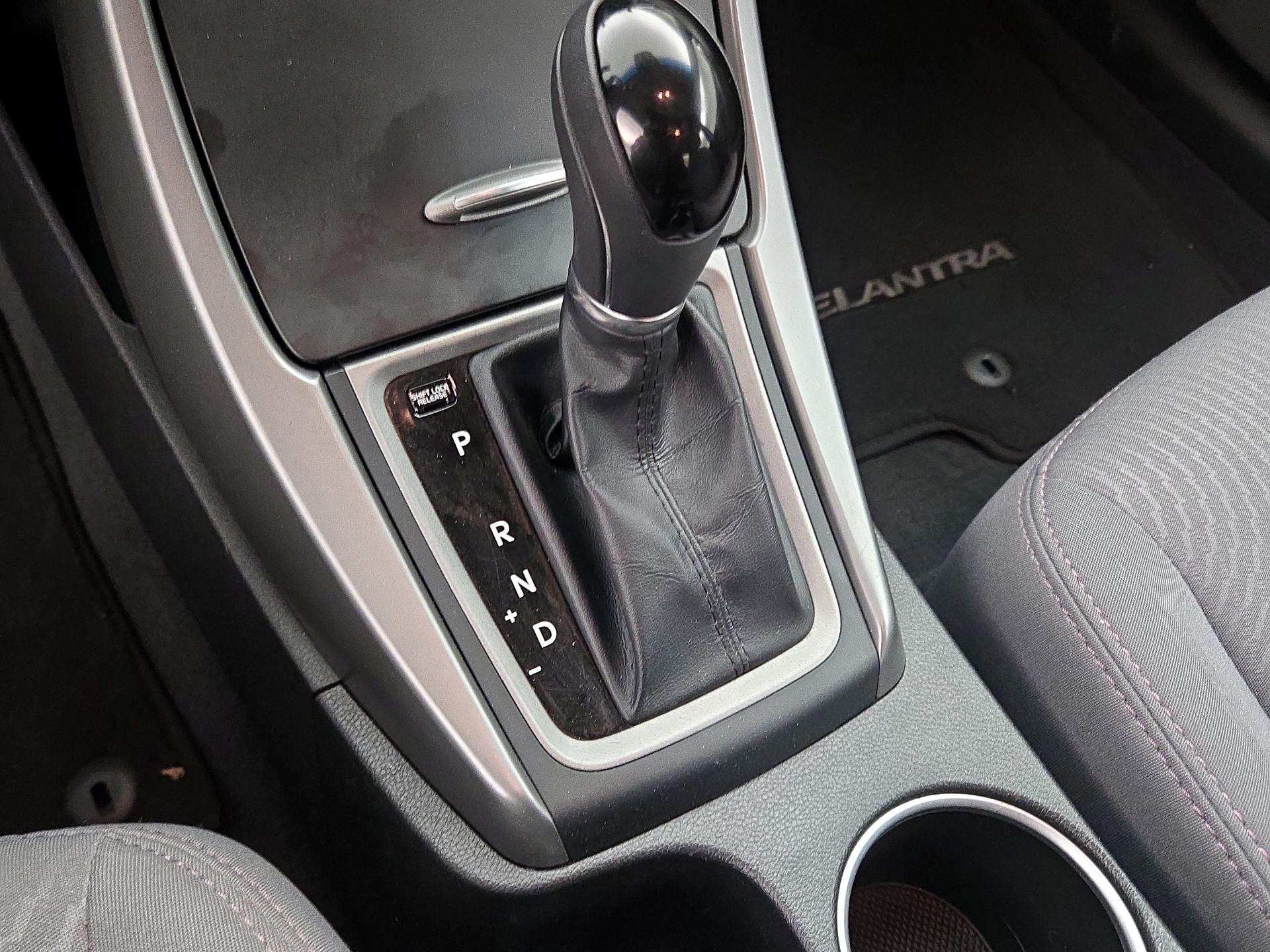 Thumbnail: 2014 Hyundai Elantra - 17