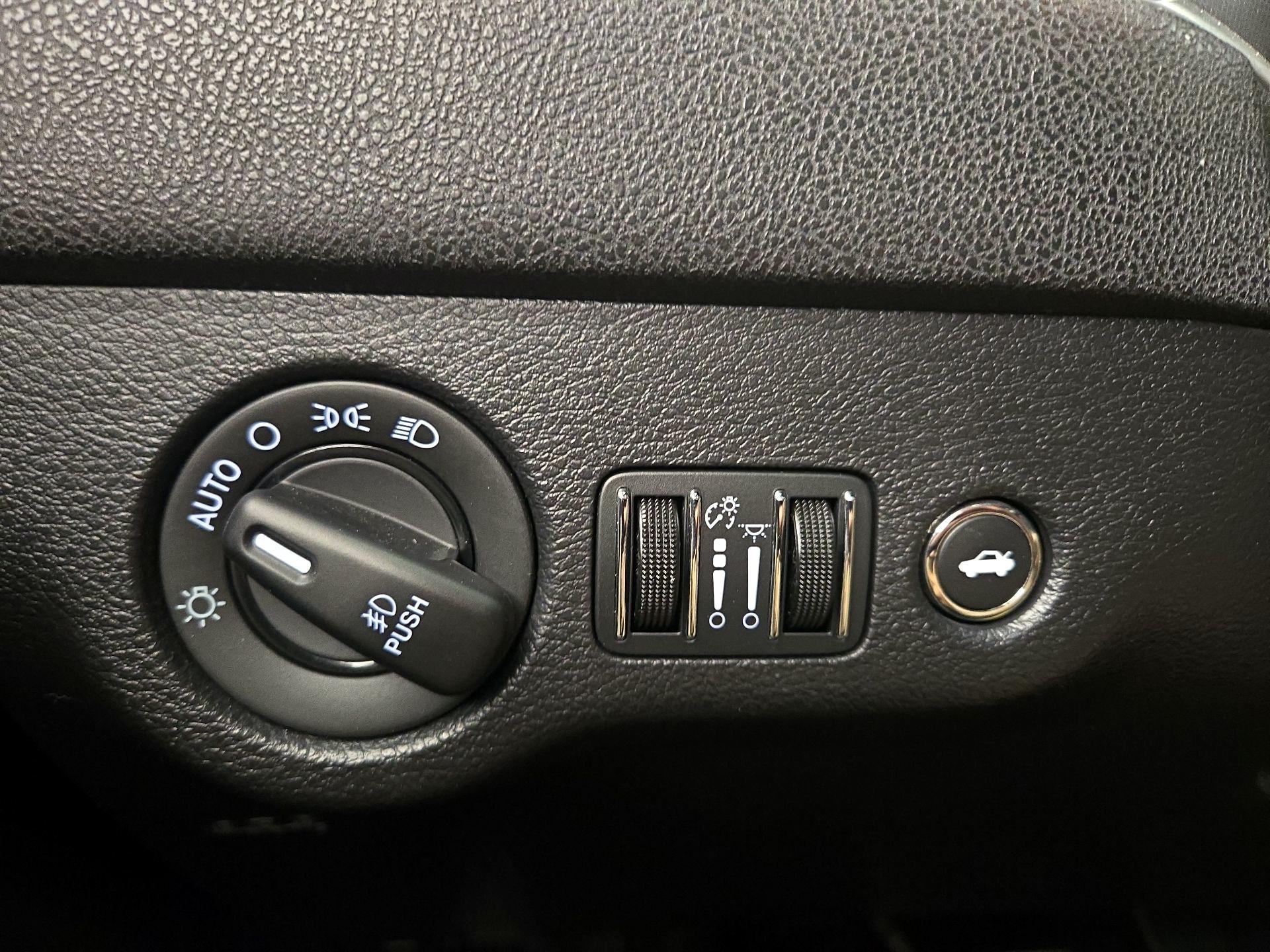 Thumbnail: 2016 Dodge Charger - 13