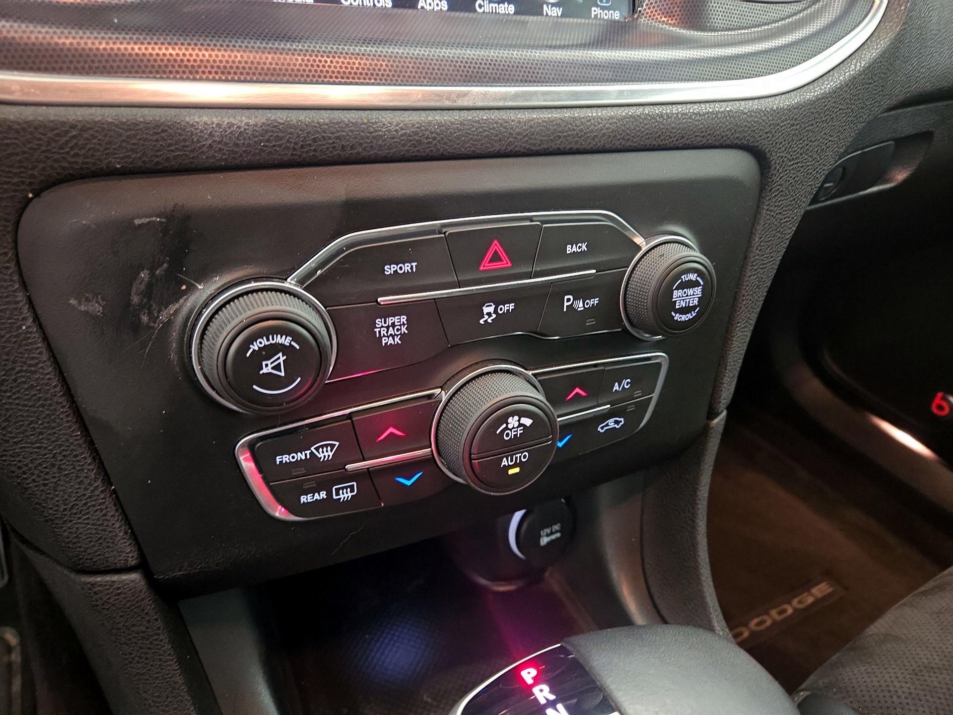 Thumbnail: 2016 Dodge Charger - 17