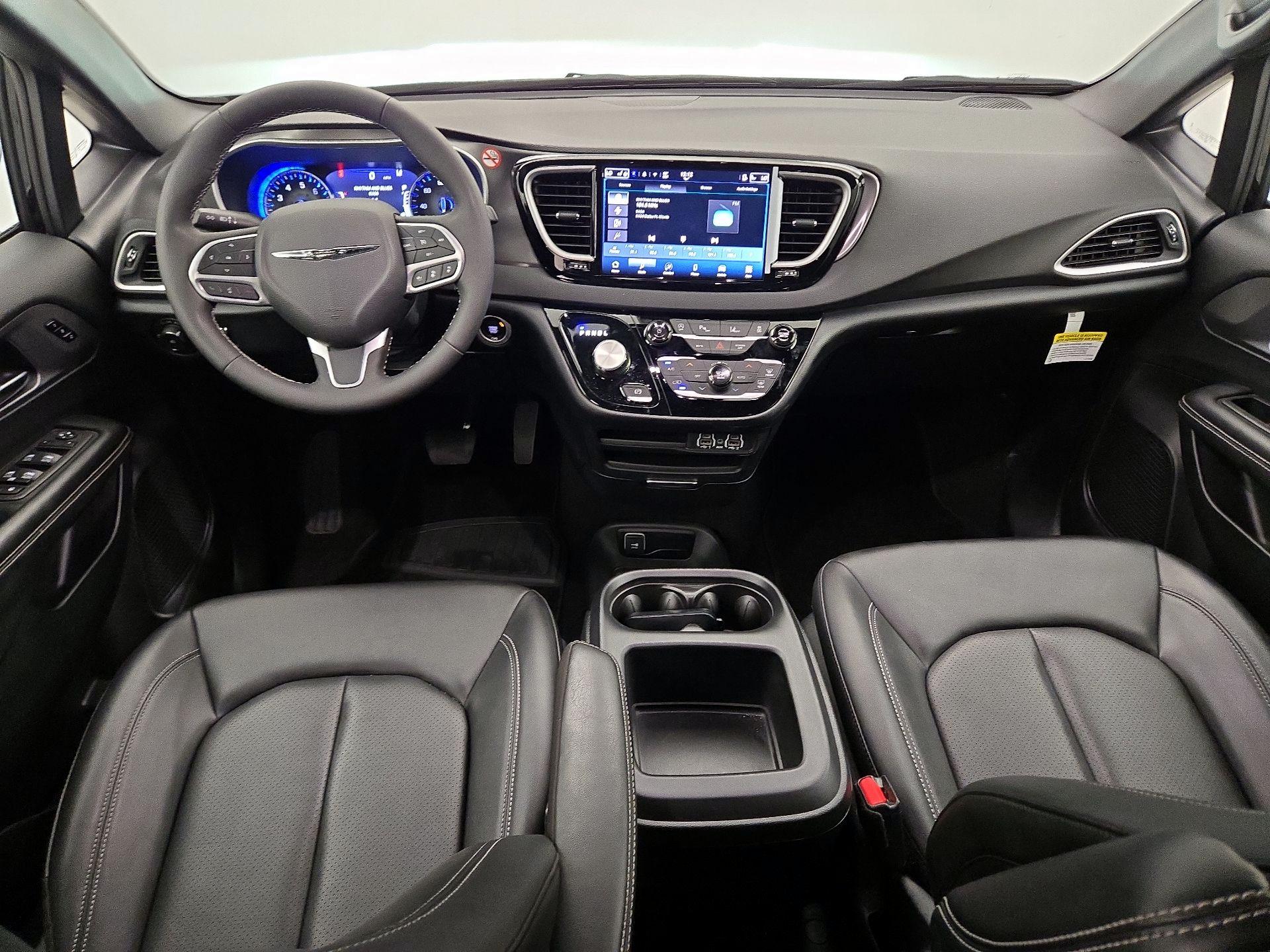 Thumbnail: 2025 Chrysler Pacifica - 9