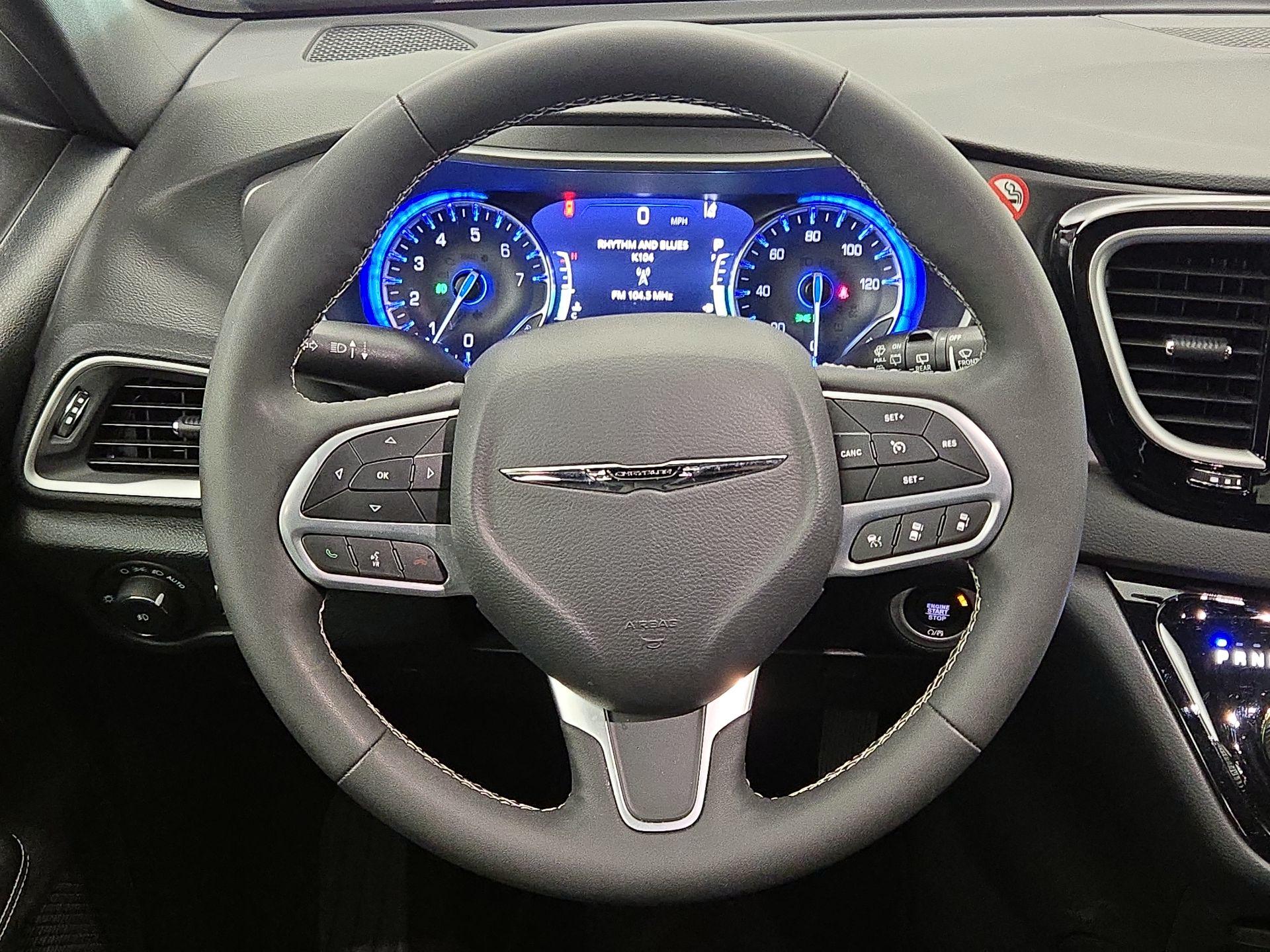 Thumbnail: 2025 Chrysler Pacifica - 10