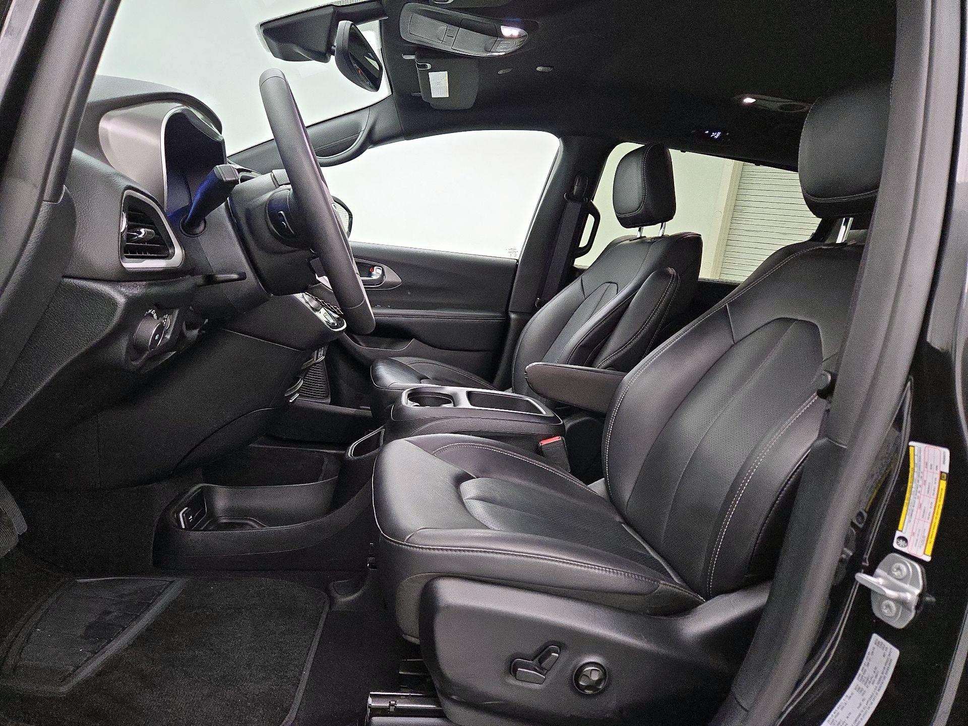 Thumbnail: 2025 Chrysler Pacifica - 11