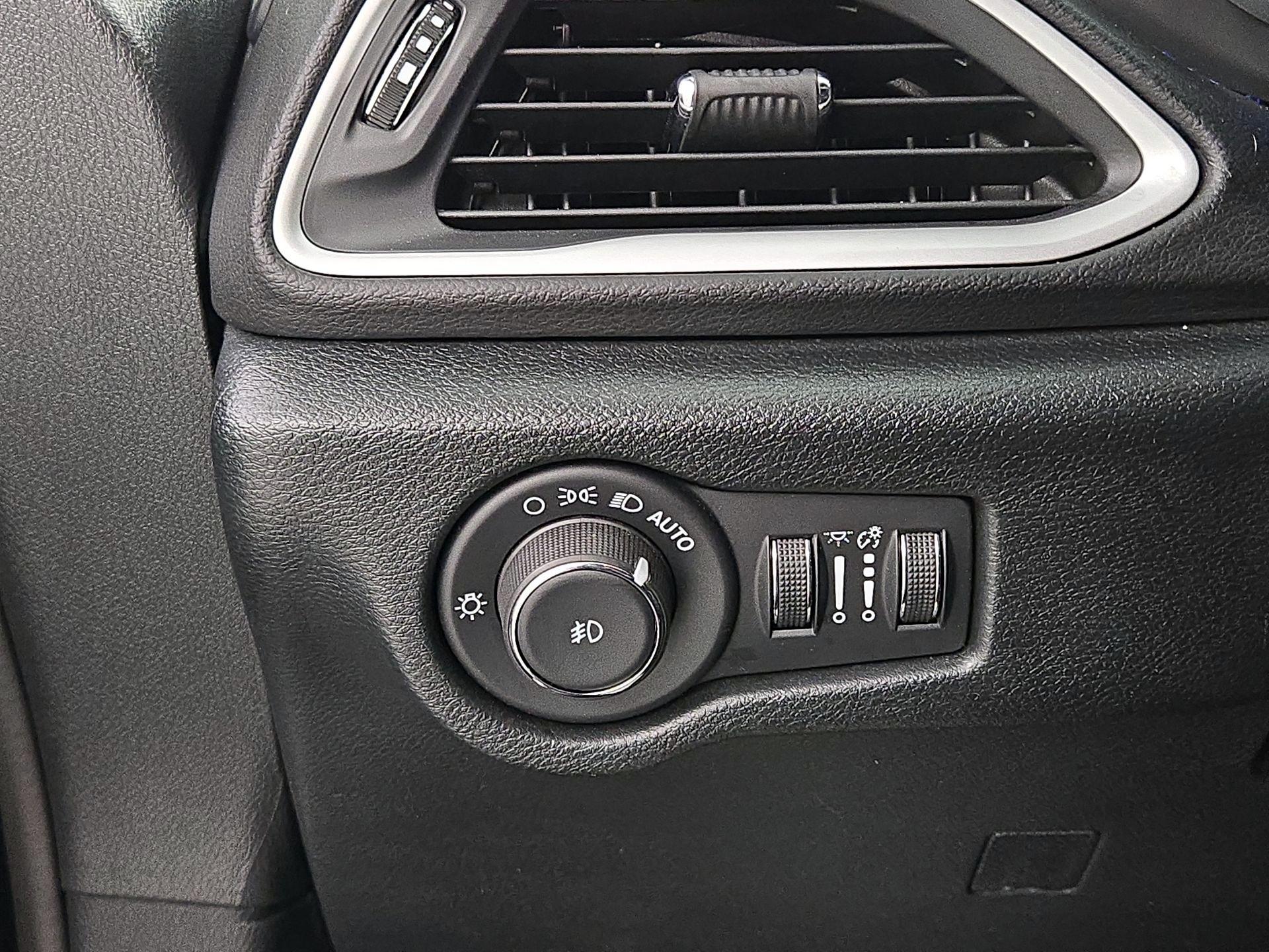 Thumbnail: 2025 Chrysler Pacifica - 13