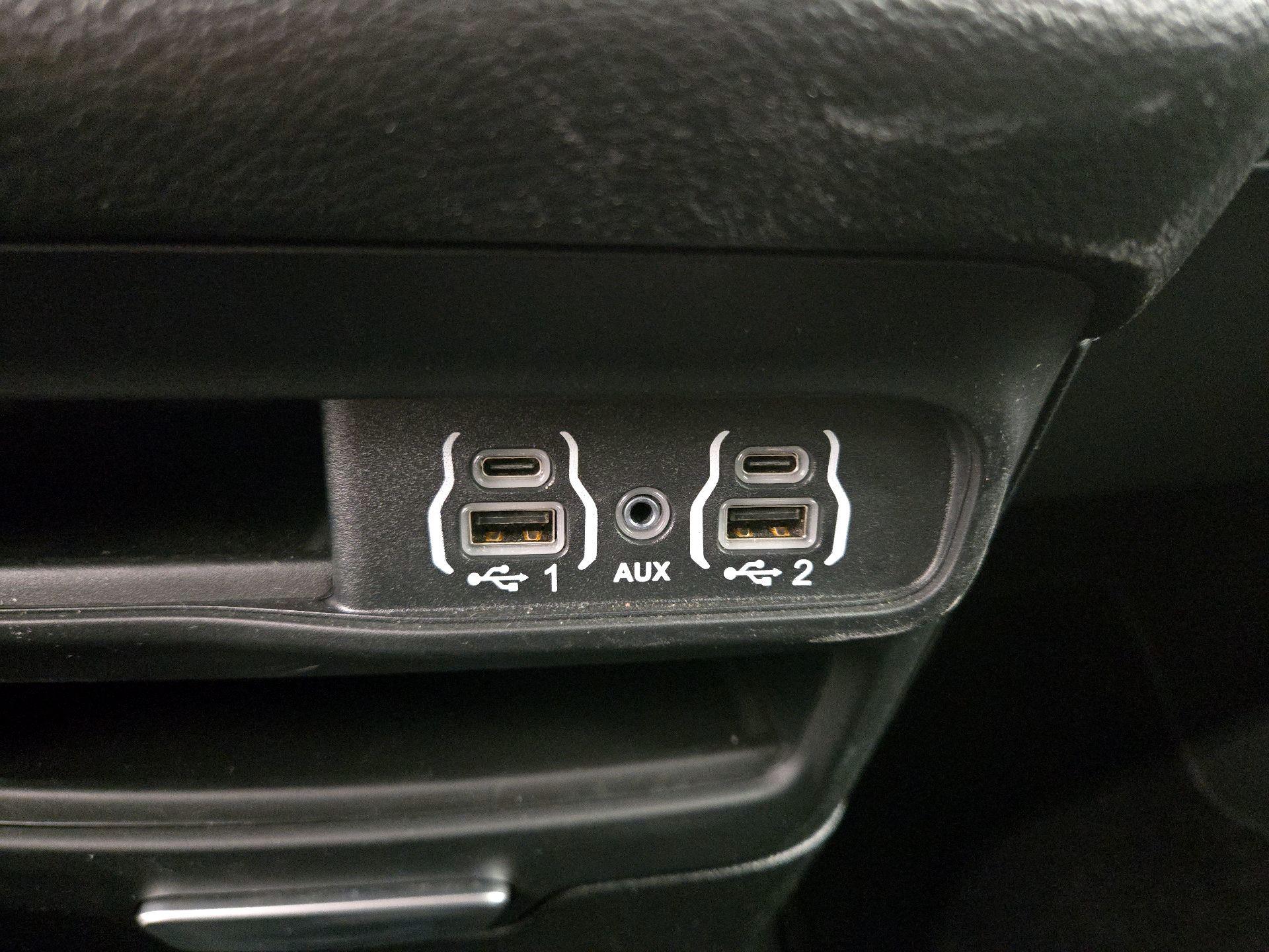 Thumbnail: 2025 Chrysler Pacifica - 18