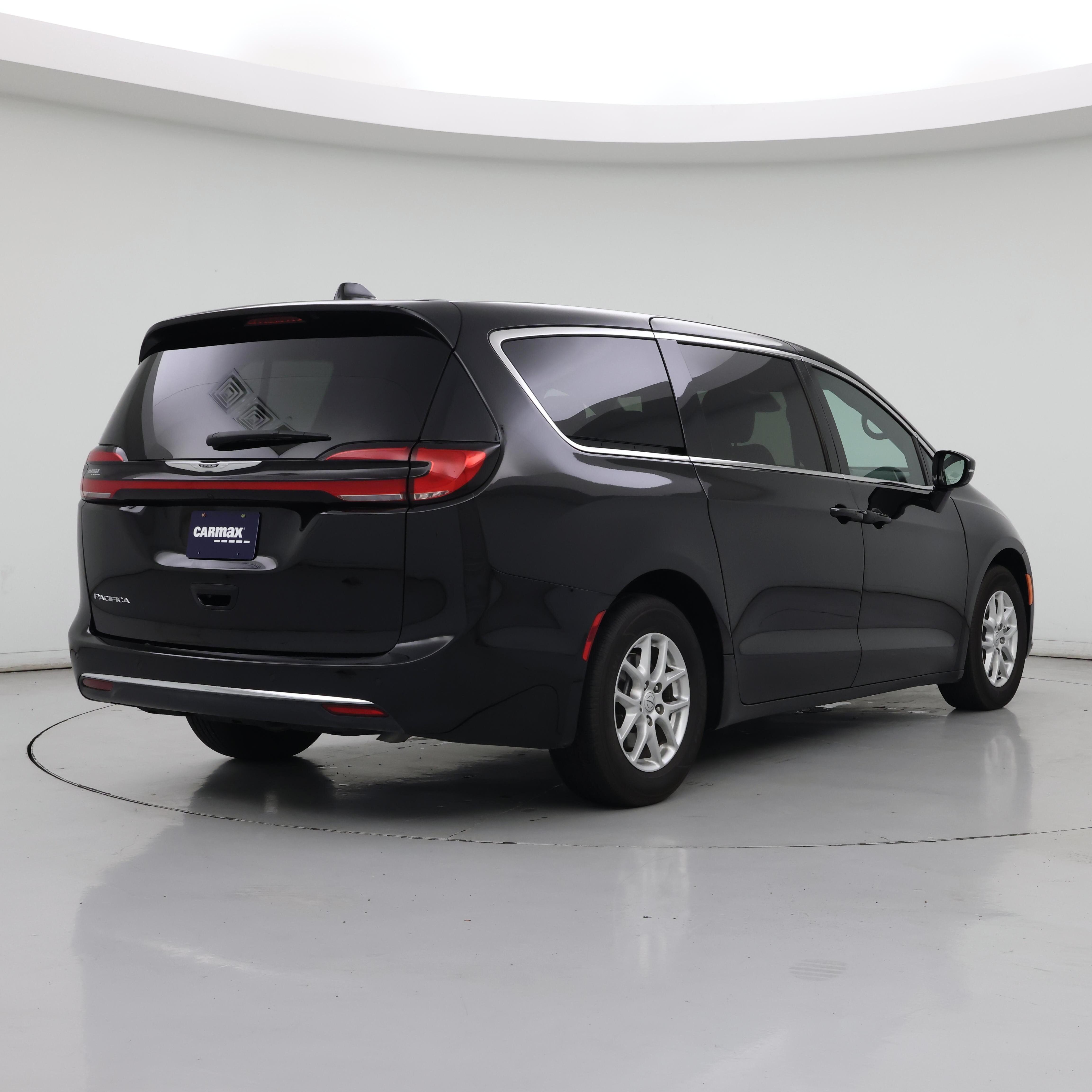 Thumbnail: 2025 Chrysler Pacifica - 8