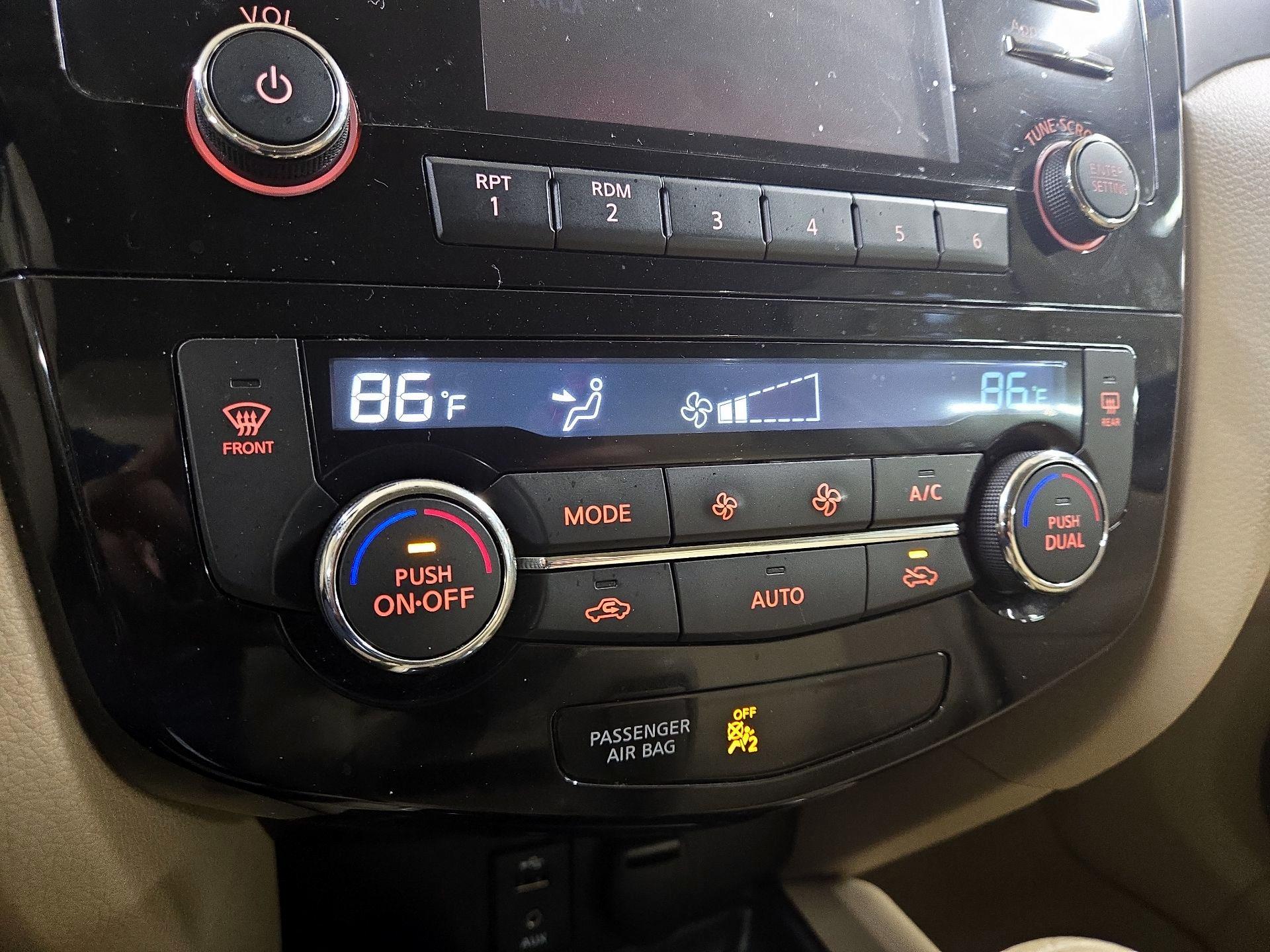 Thumbnail: 2014 Nissan Rogue - 16