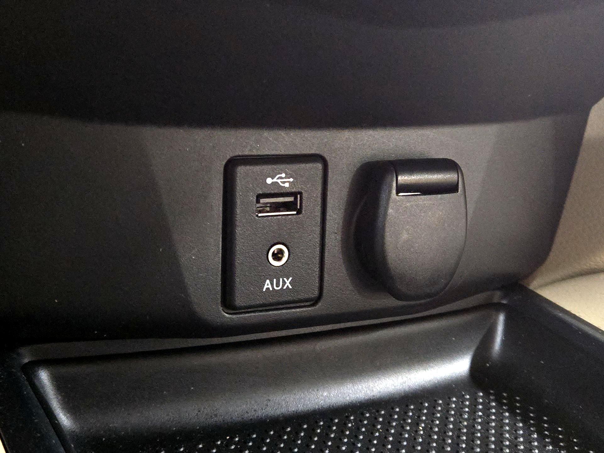 Thumbnail: 2014 Nissan Rogue - 18