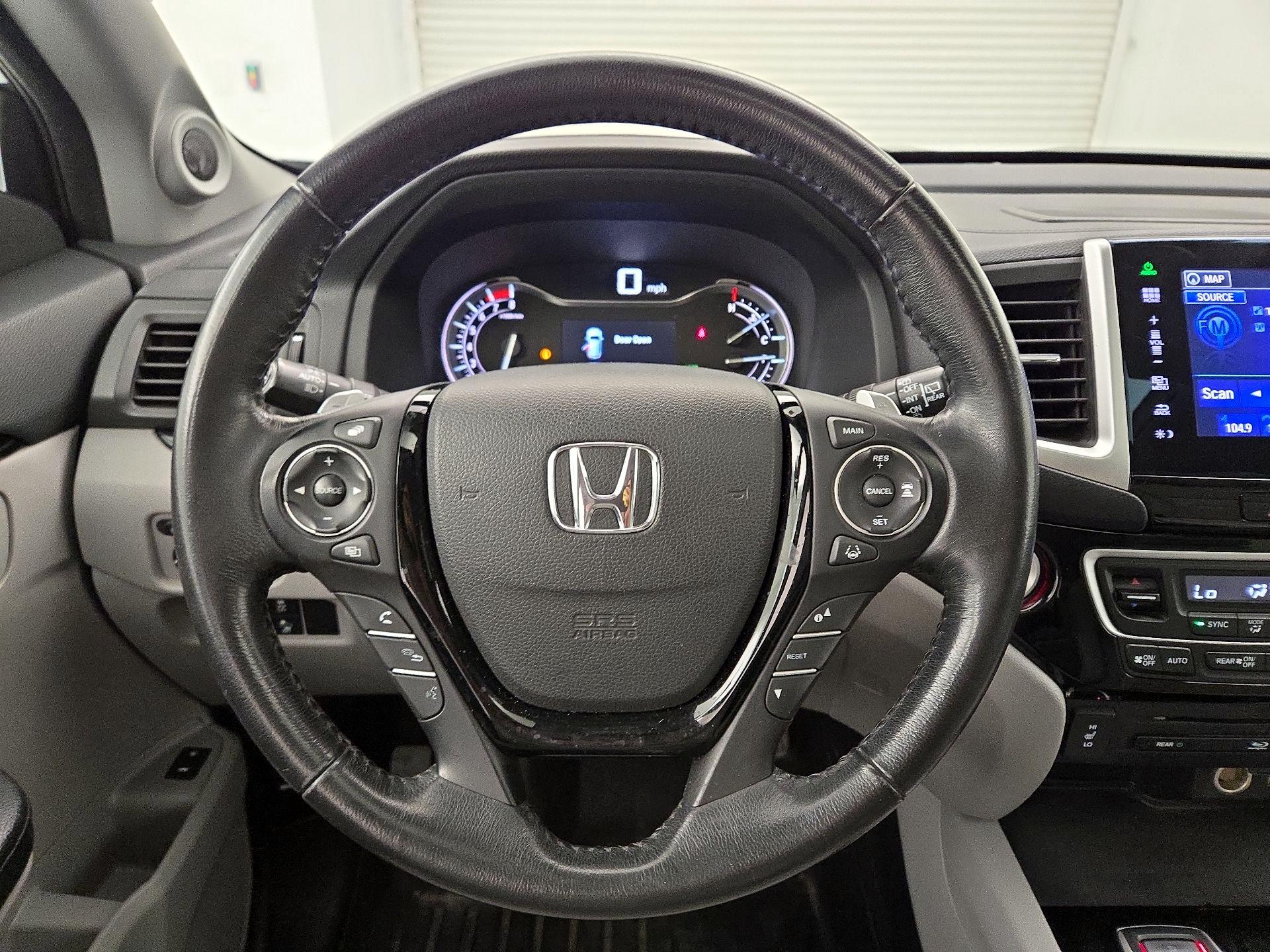 Thumbnail: 2016 Honda Pilot - 10