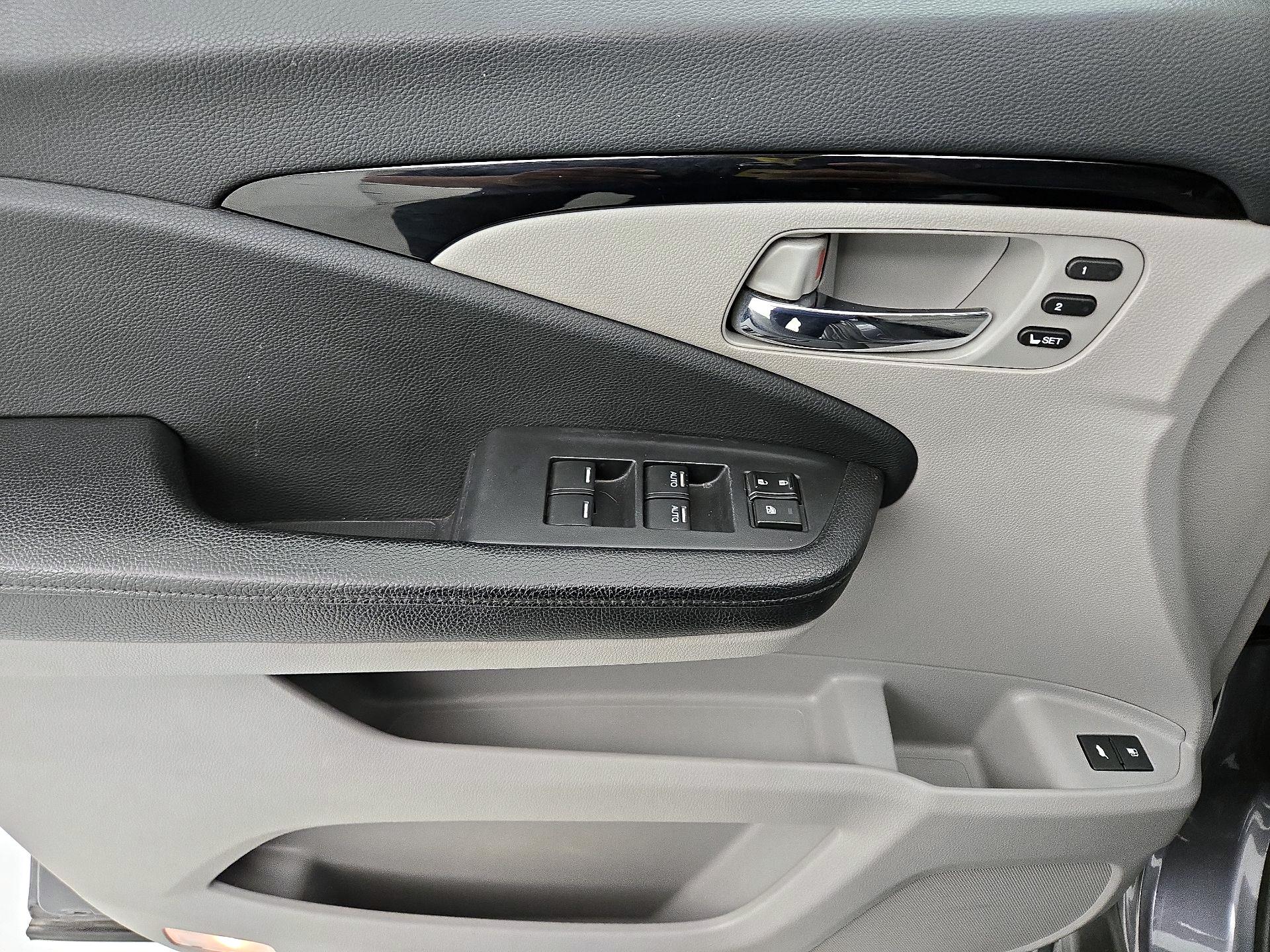 Thumbnail: 2016 Honda Pilot - 12