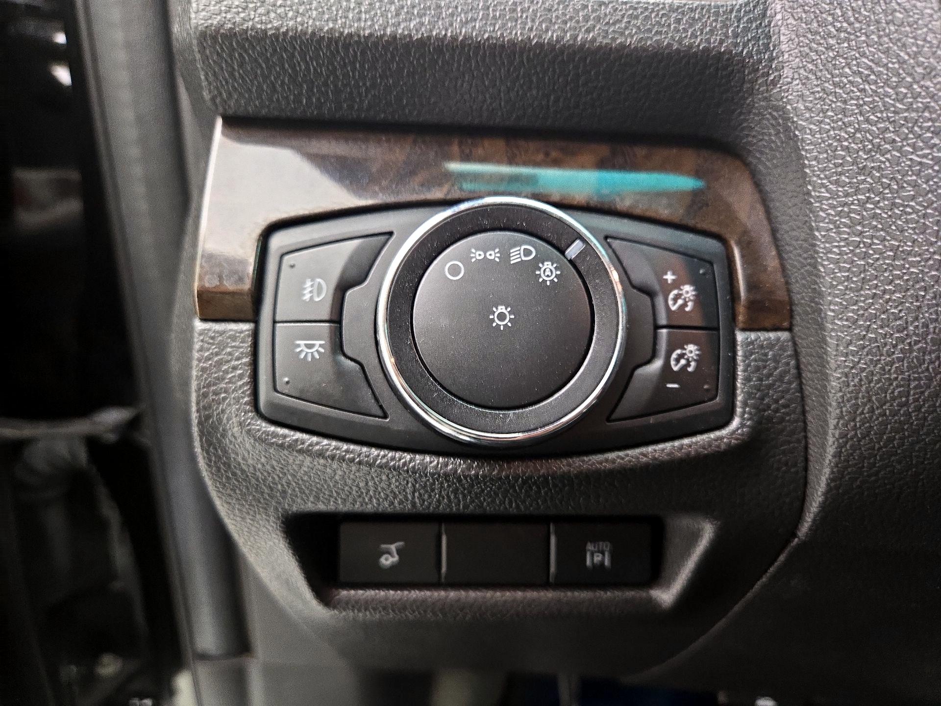 Thumbnail: 2014 Ford Explorer - 13