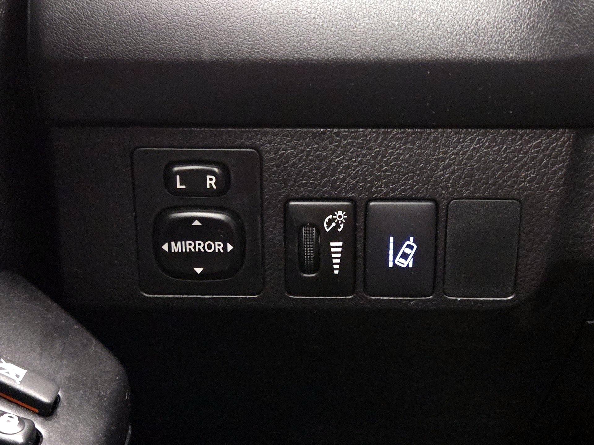 Thumbnail: 2017 Toyota RAV4 - 13