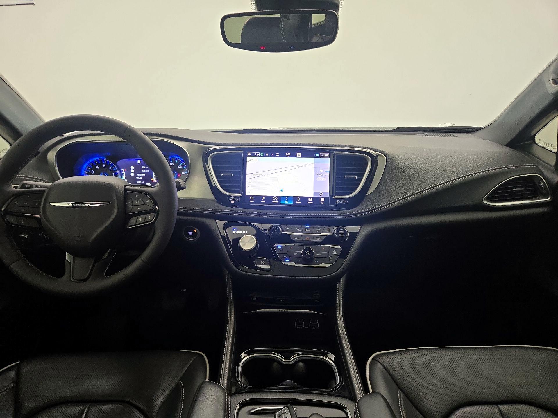 Thumbnail: 2023 Chrysler Pacifica - 9