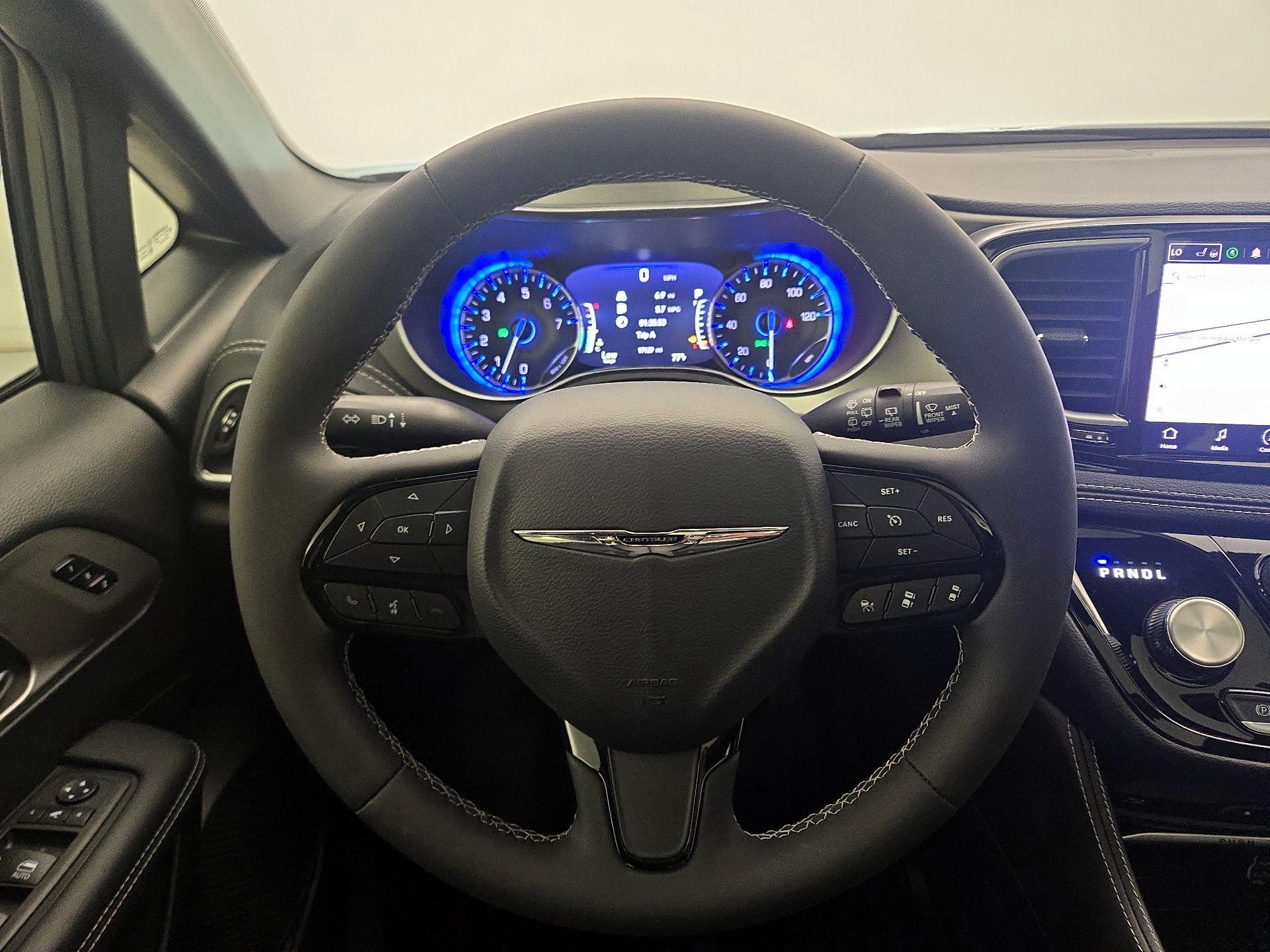 Thumbnail: 2023 Chrysler Pacifica - 10