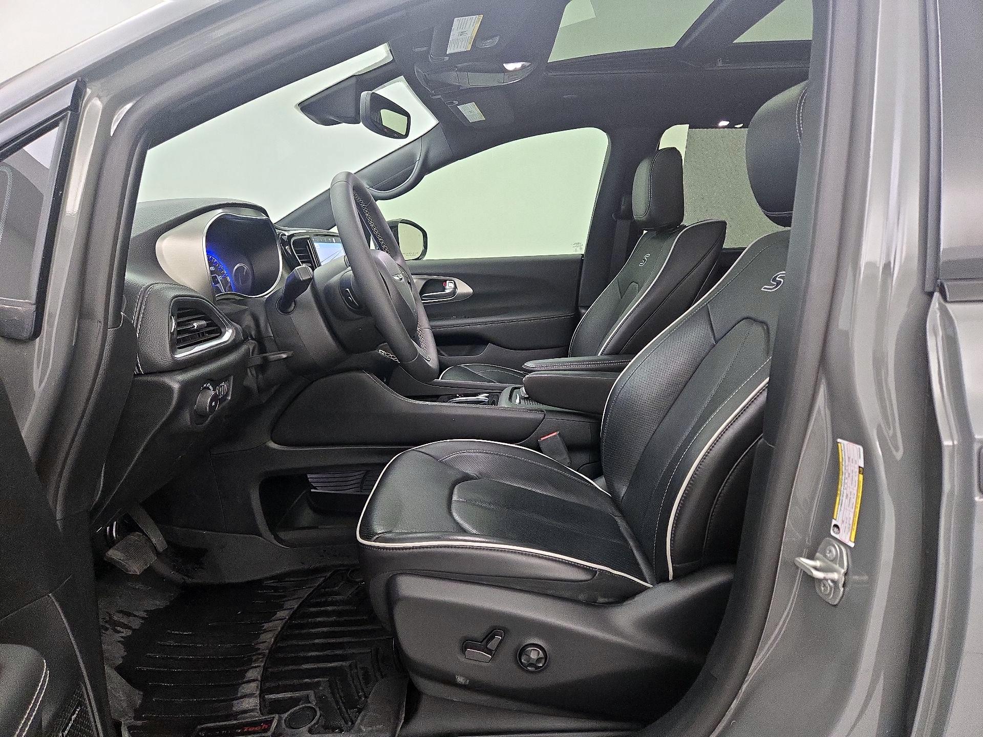 Thumbnail: 2023 Chrysler Pacifica - 11