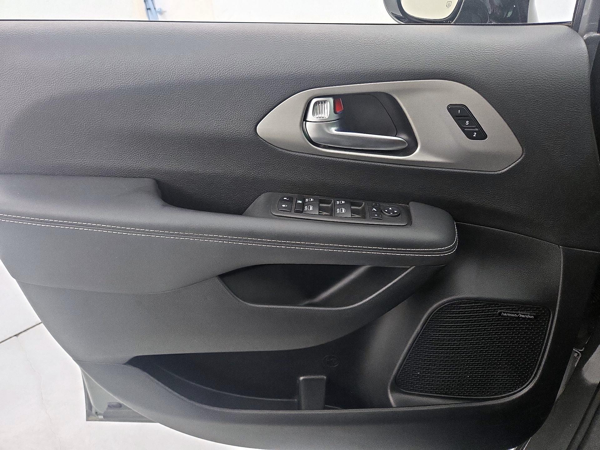 Thumbnail: 2023 Chrysler Pacifica - 12