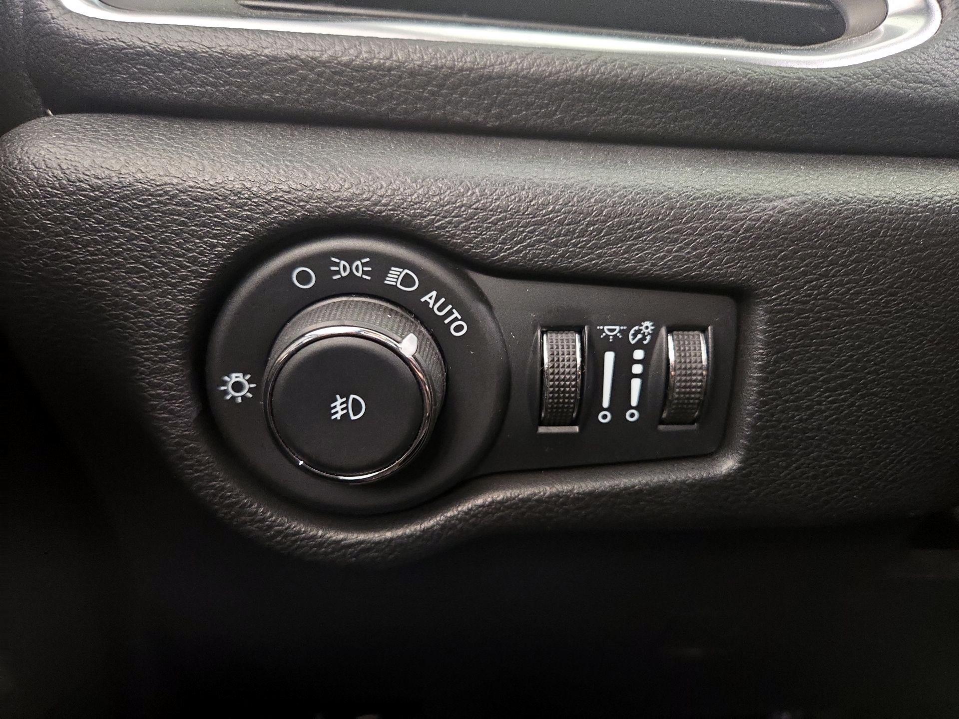 Thumbnail: 2023 Chrysler Pacifica - 13