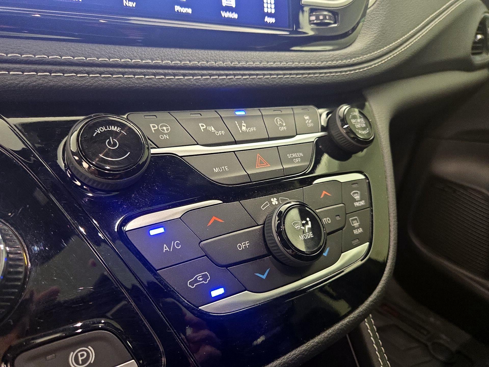 Thumbnail: 2023 Chrysler Pacifica - 17