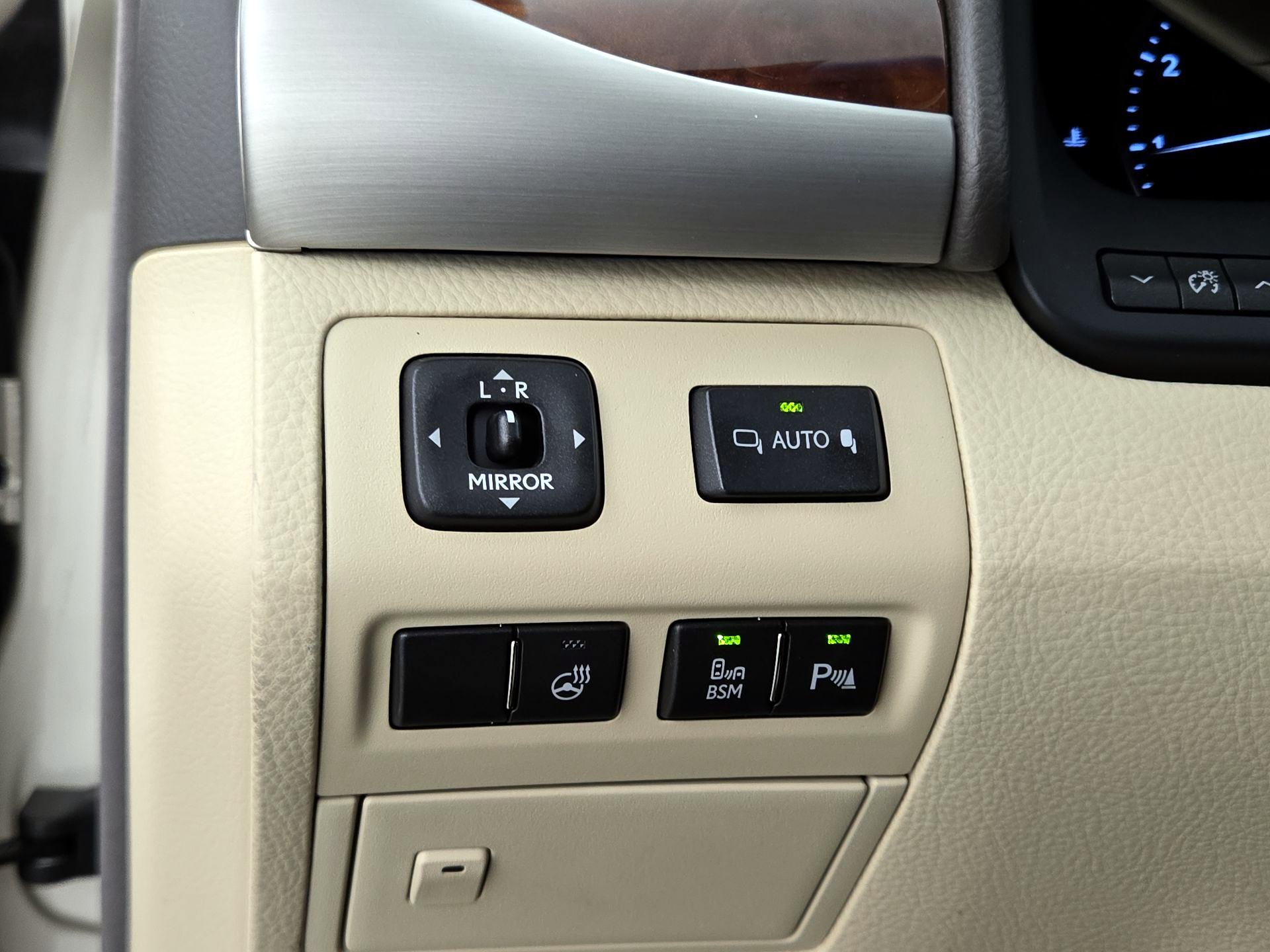 Thumbnail: 2016 Lexus LS - 13