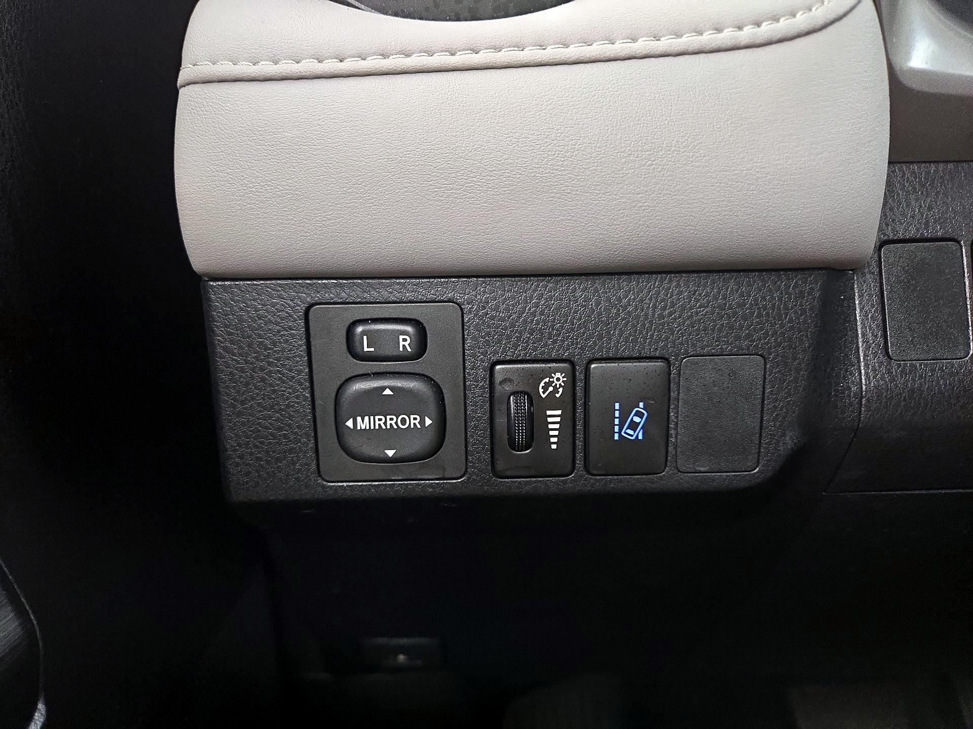 Thumbnail: 2018 Toyota RAV4 - 13