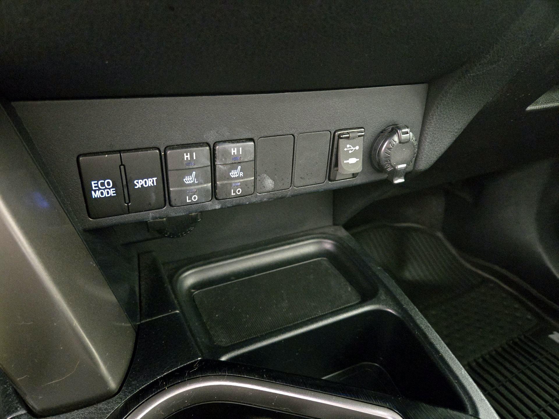 Thumbnail: 2018 Toyota RAV4 - 19