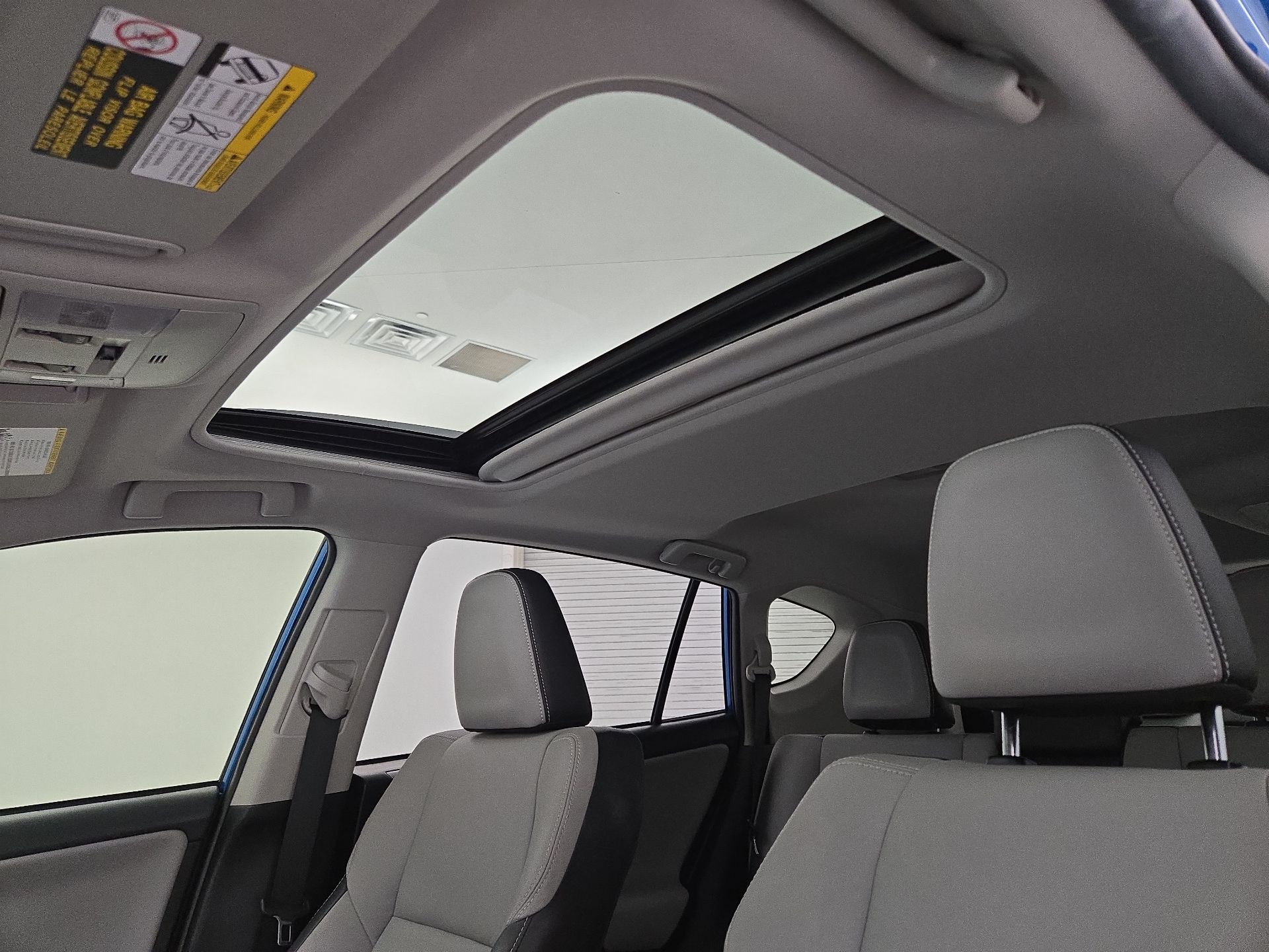 Thumbnail: 2018 Toyota RAV4 - 20