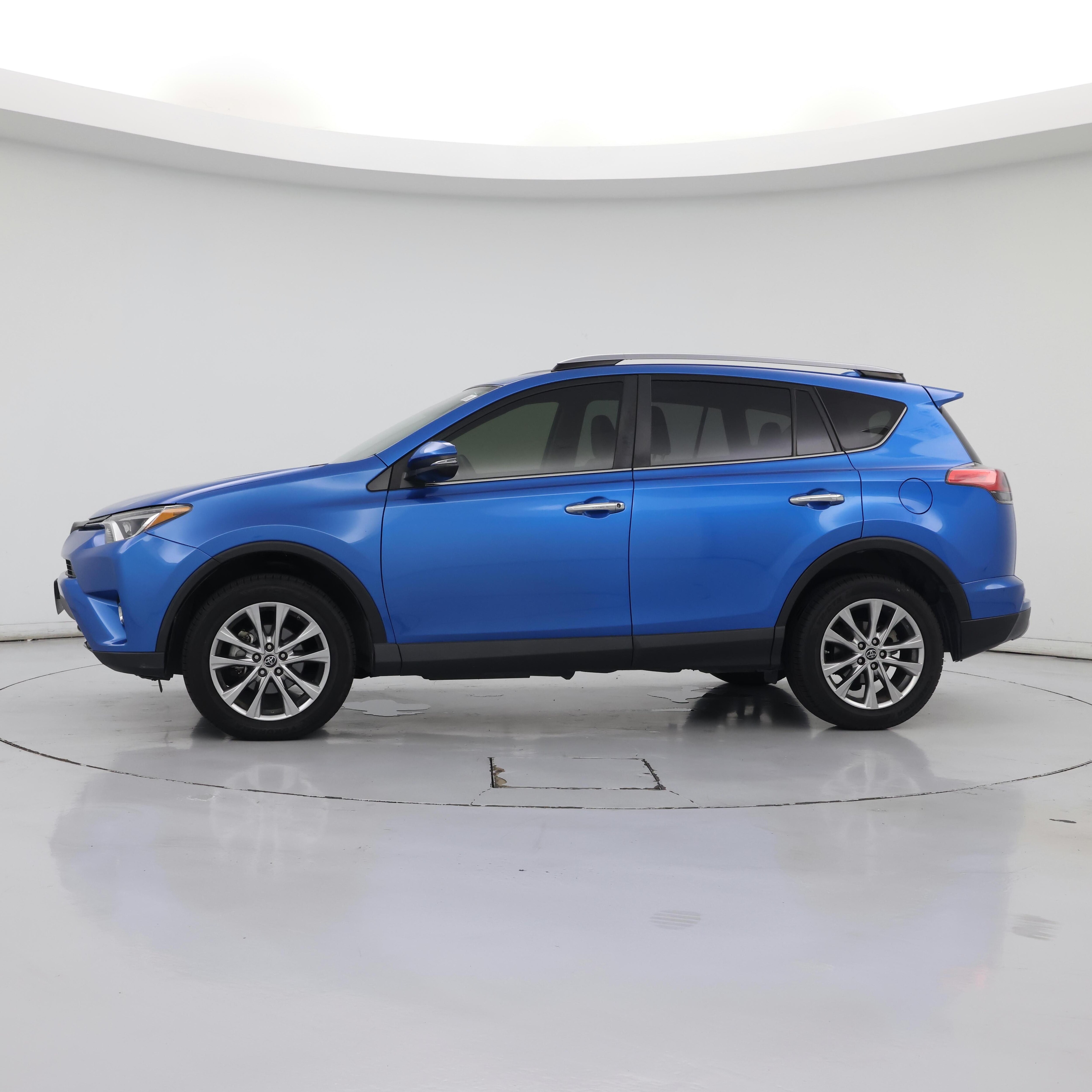 Thumbnail: 2018 Toyota RAV4 - 3
