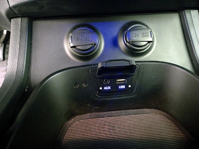USB/AUX Ports