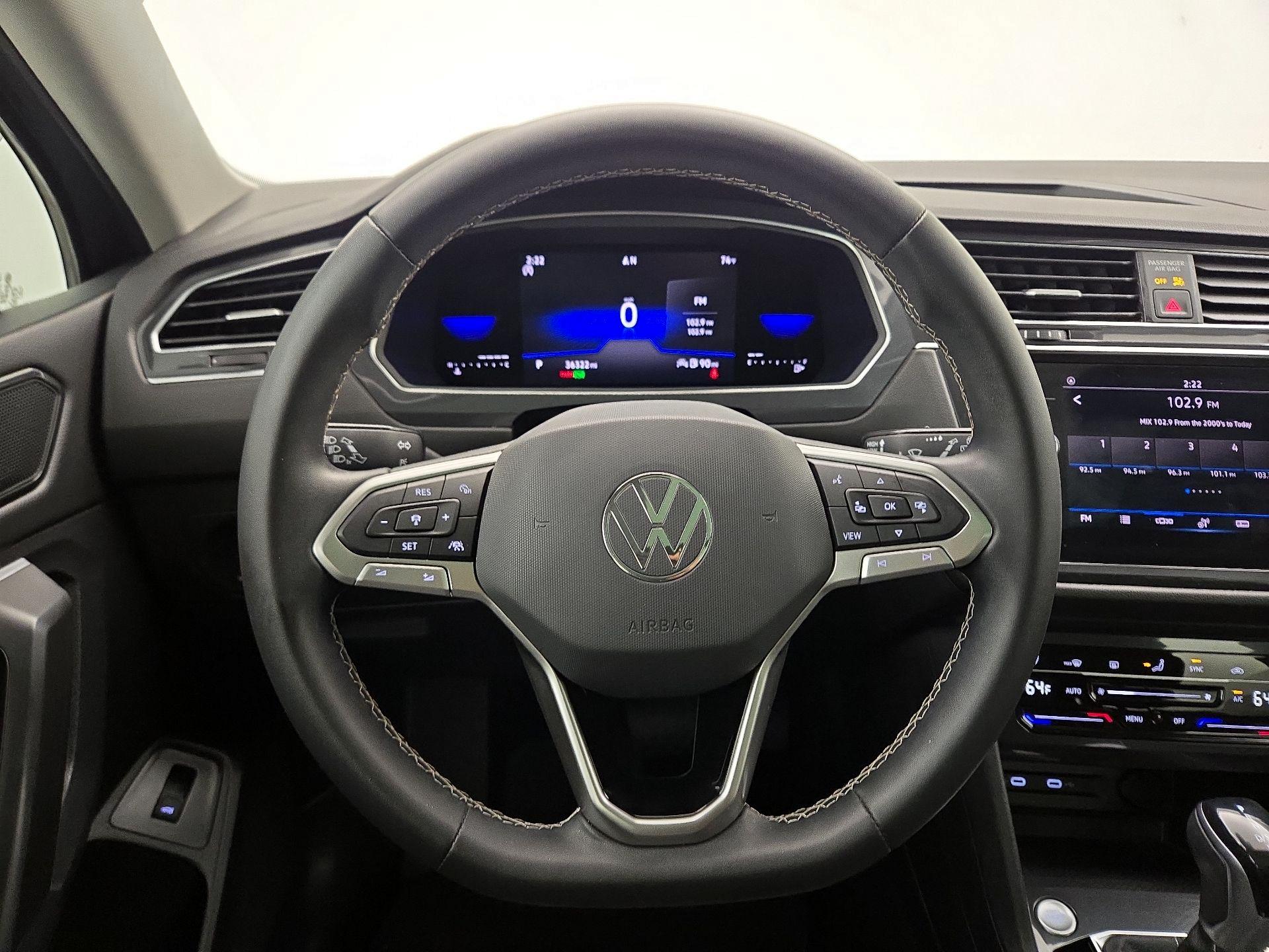 Thumbnail: 2022 Volkswagen Tiguan - 10