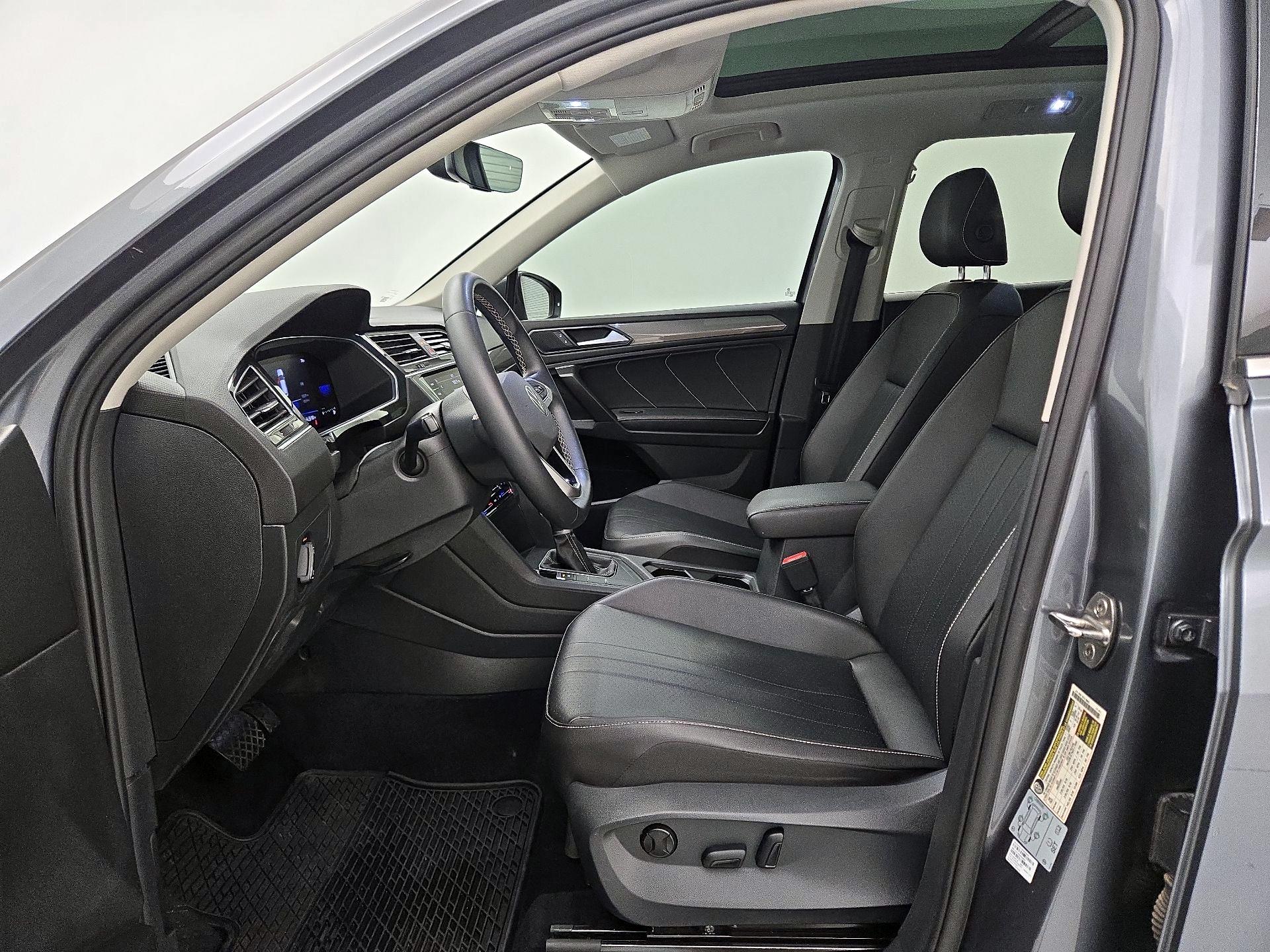 Thumbnail: 2022 Volkswagen Tiguan - 11