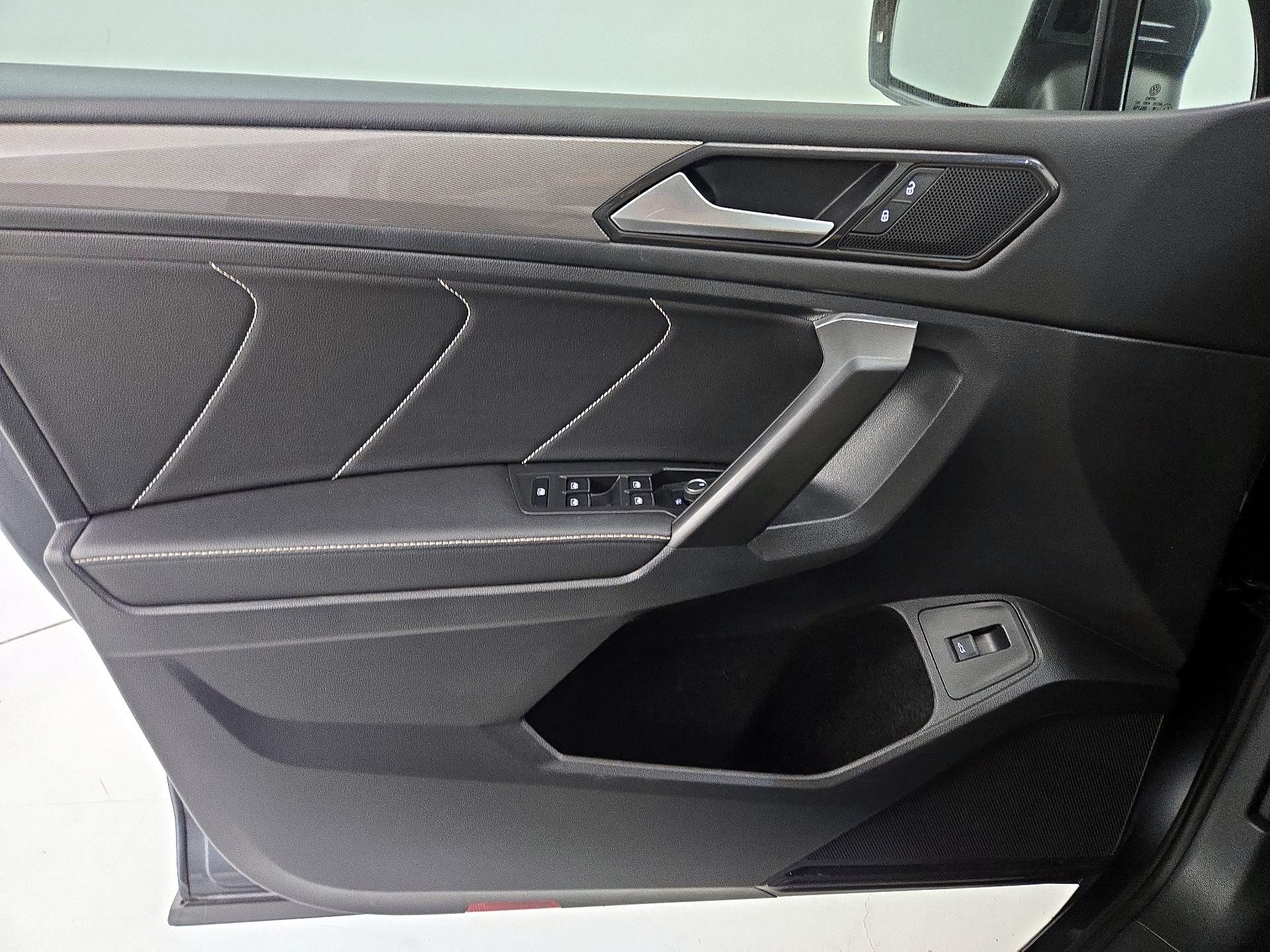 Thumbnail: 2022 Volkswagen Tiguan - 12