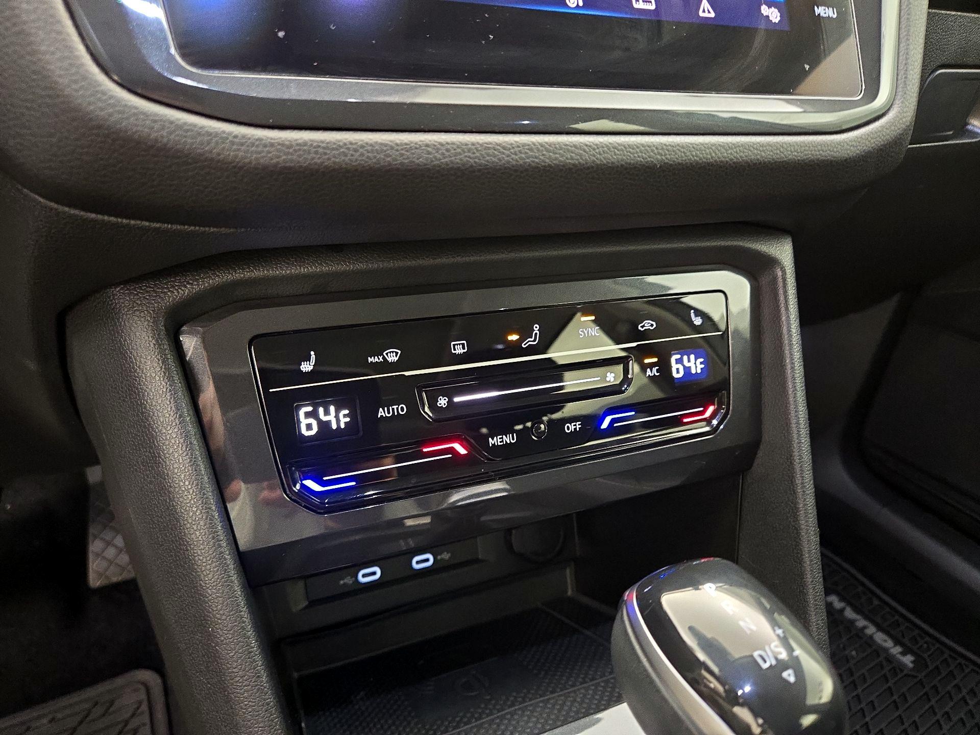 Thumbnail: 2022 Volkswagen Tiguan - 16