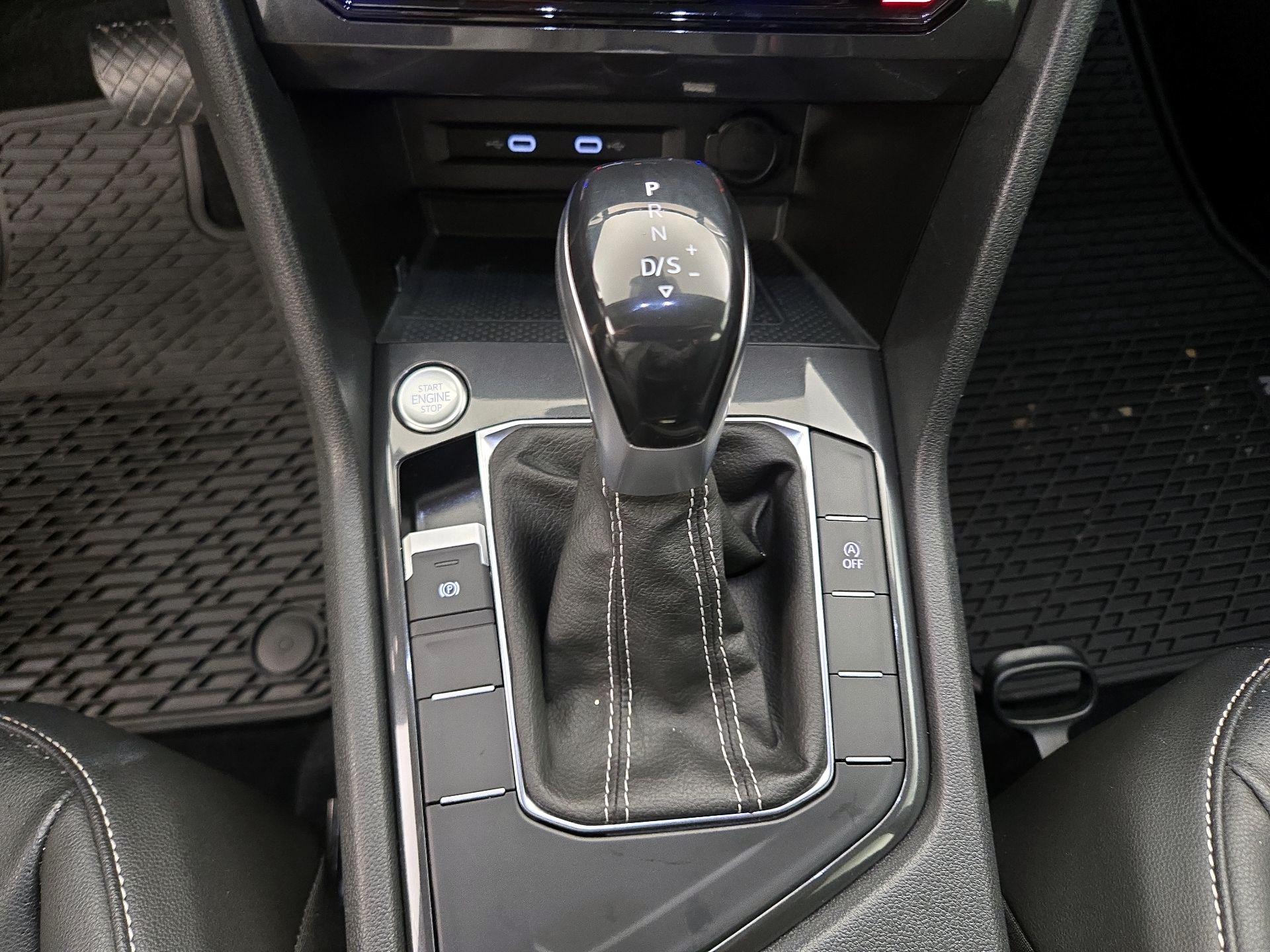 Thumbnail: 2022 Volkswagen Tiguan - 17