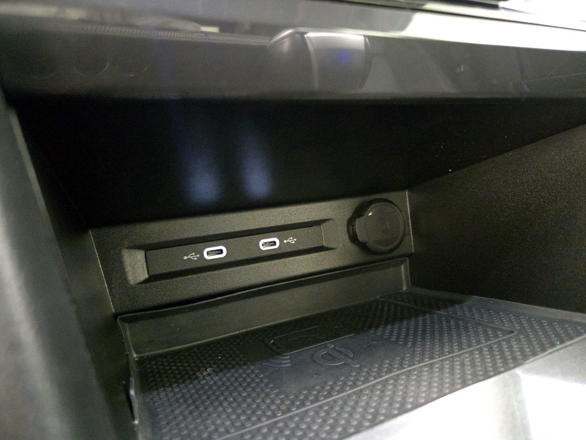 Thumbnail: 2022 Volkswagen Tiguan - 18