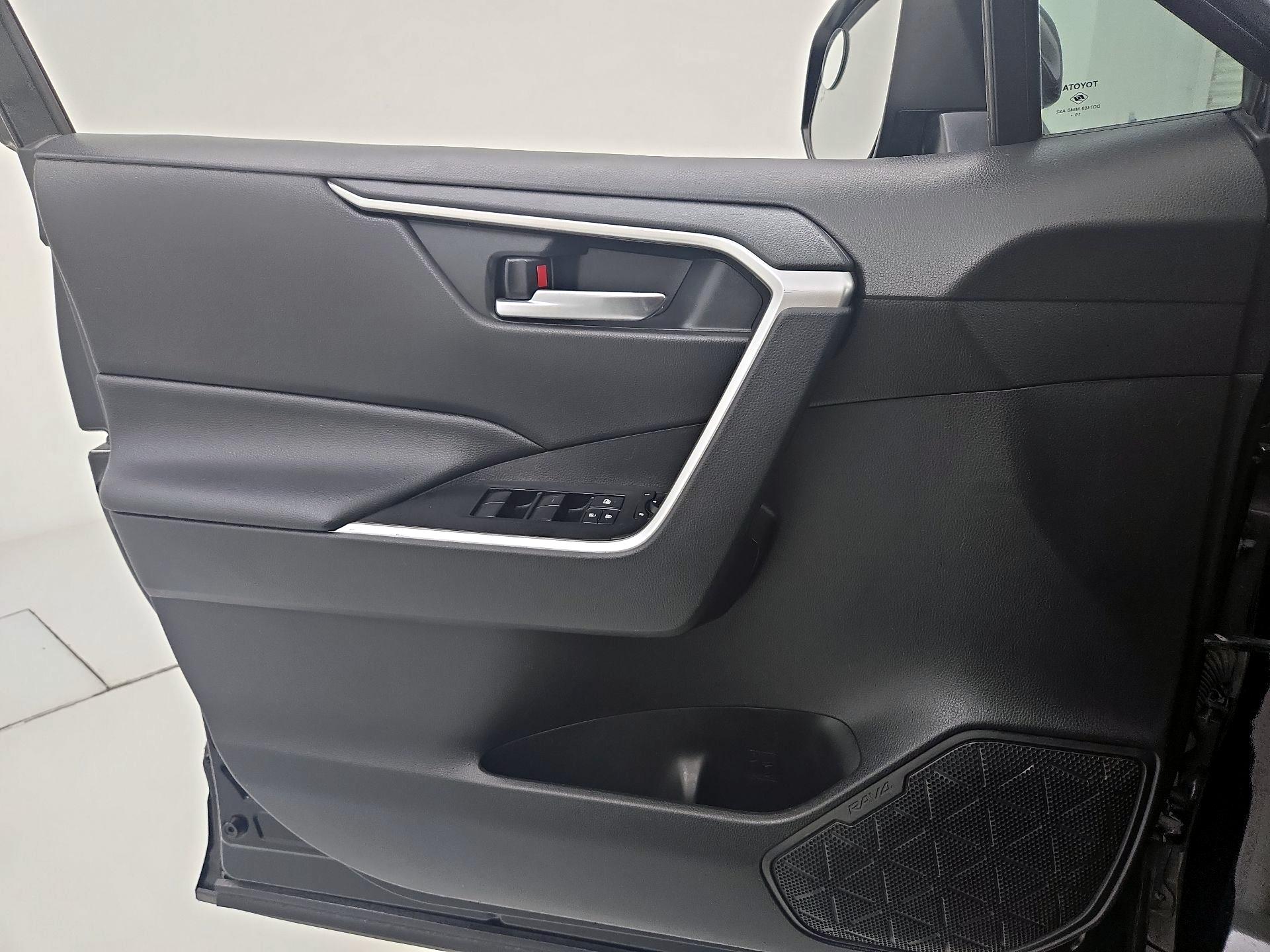 Thumbnail: 2020 Toyota RAV4 - 12