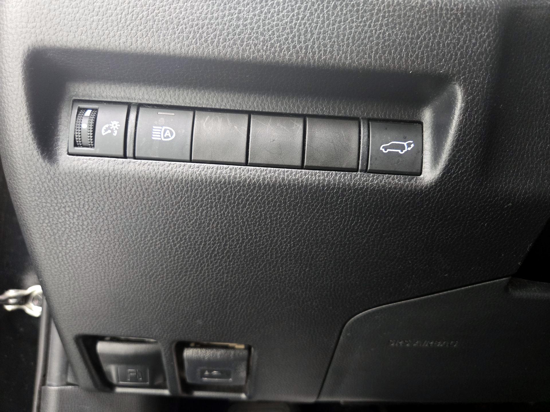 Thumbnail: 2020 Toyota RAV4 - 13