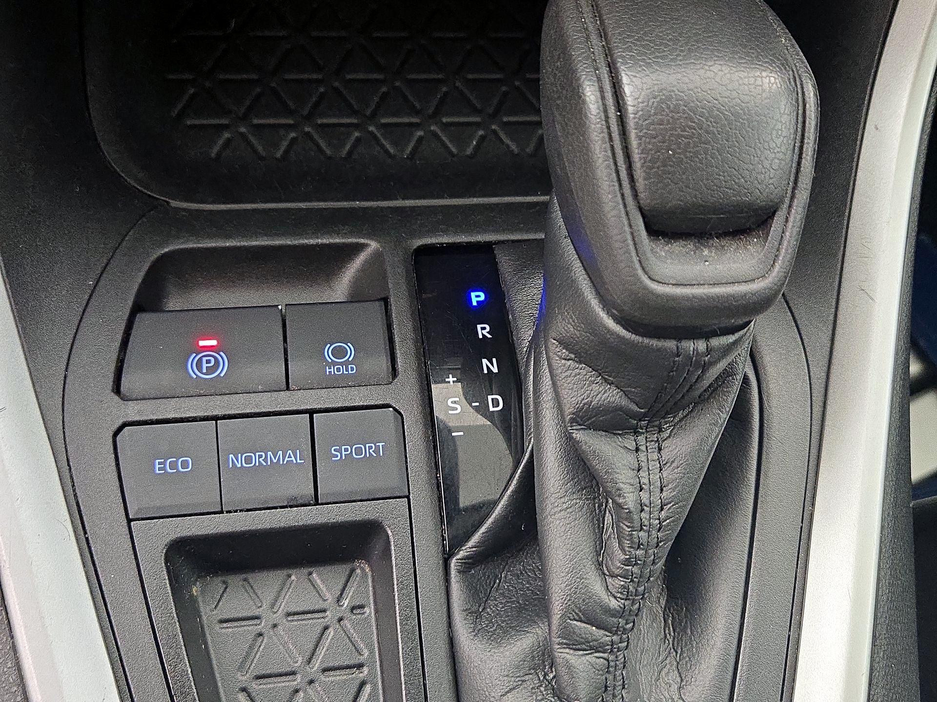 Thumbnail: 2020 Toyota RAV4 - 17