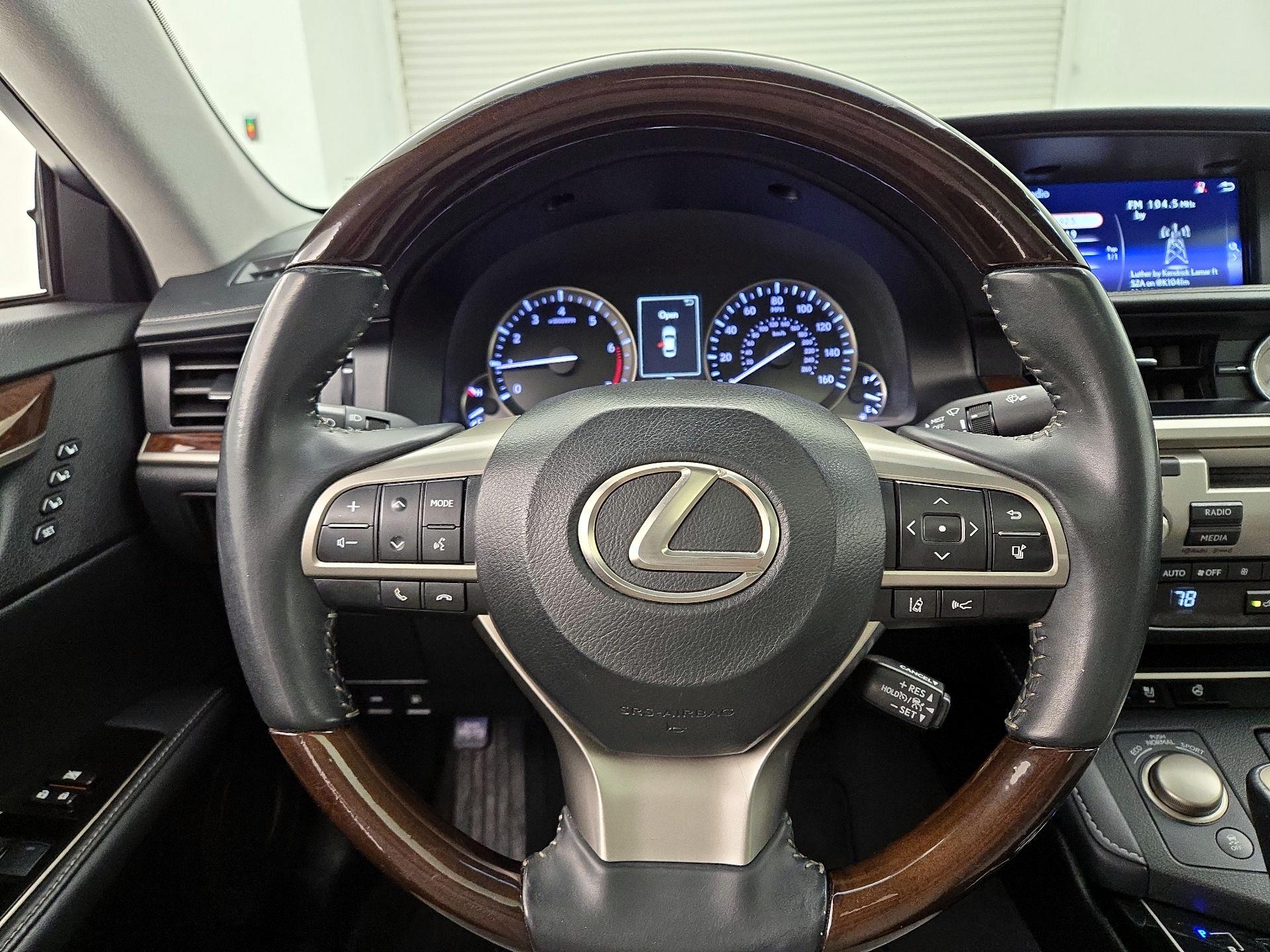 Thumbnail: 2017 Lexus ES - 10