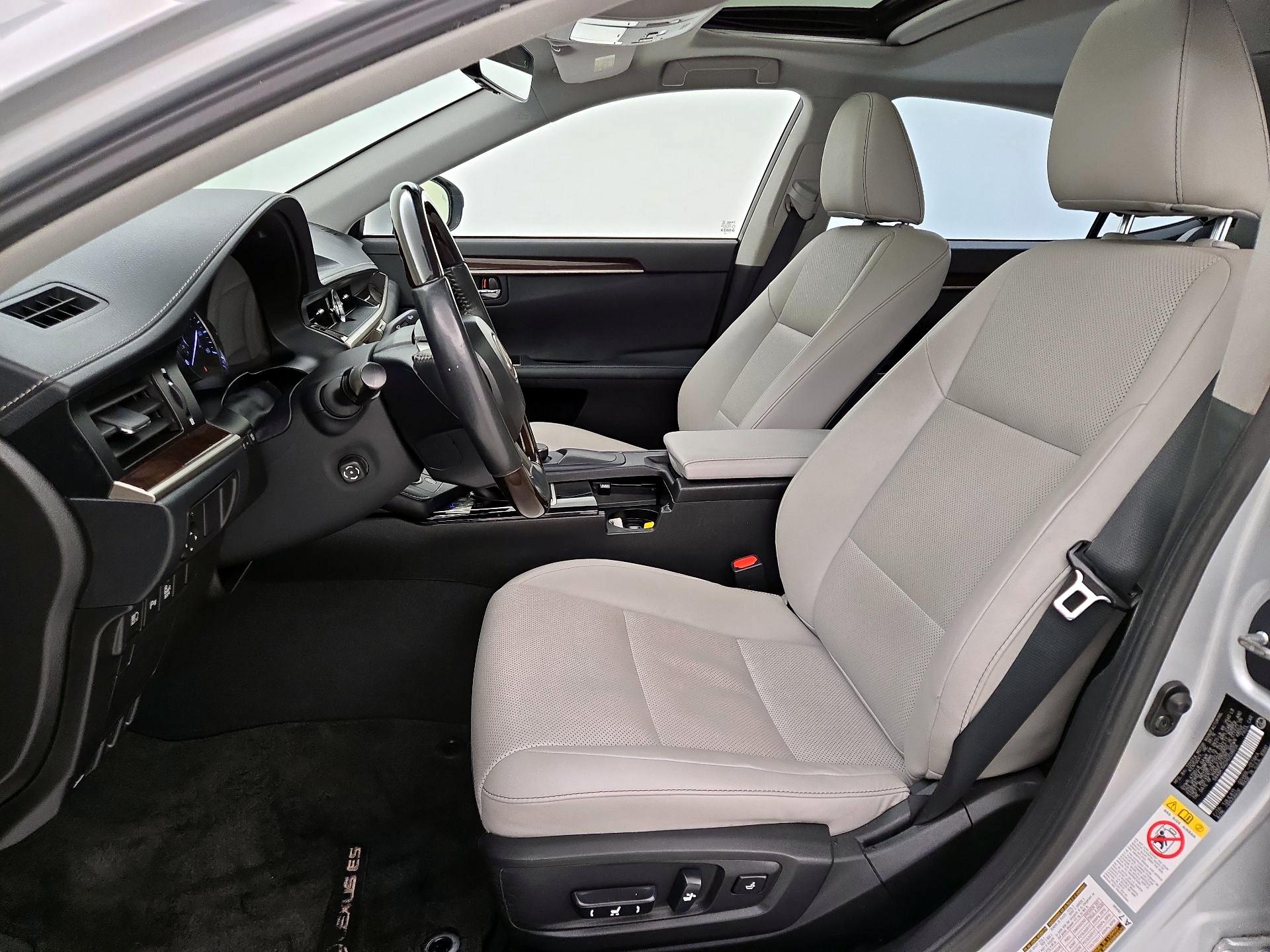 Thumbnail: 2017 Lexus ES - 11