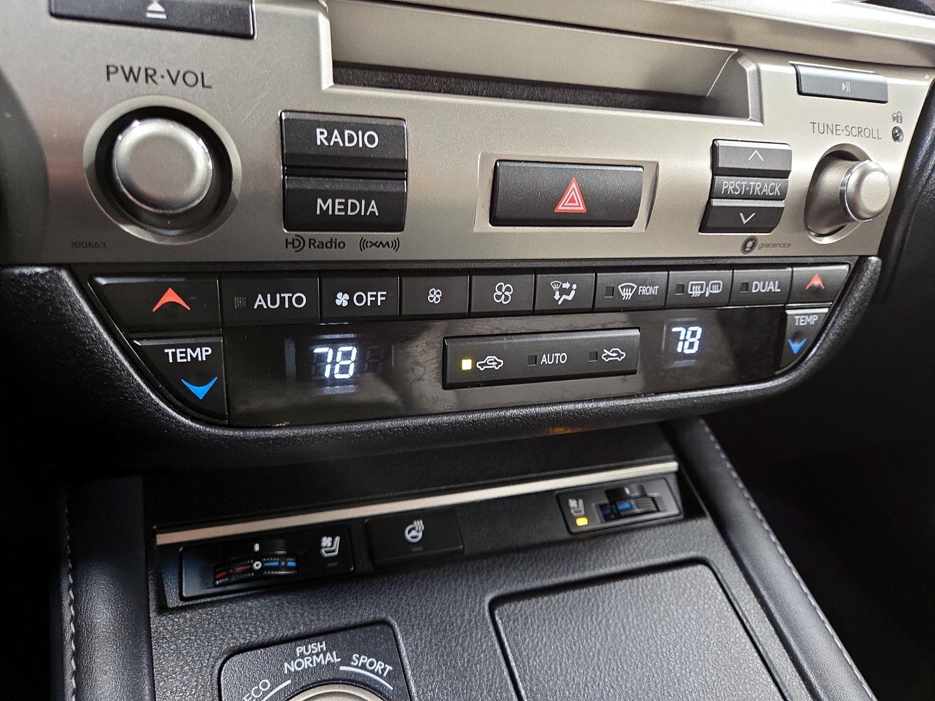 Thumbnail: 2017 Lexus ES - 16