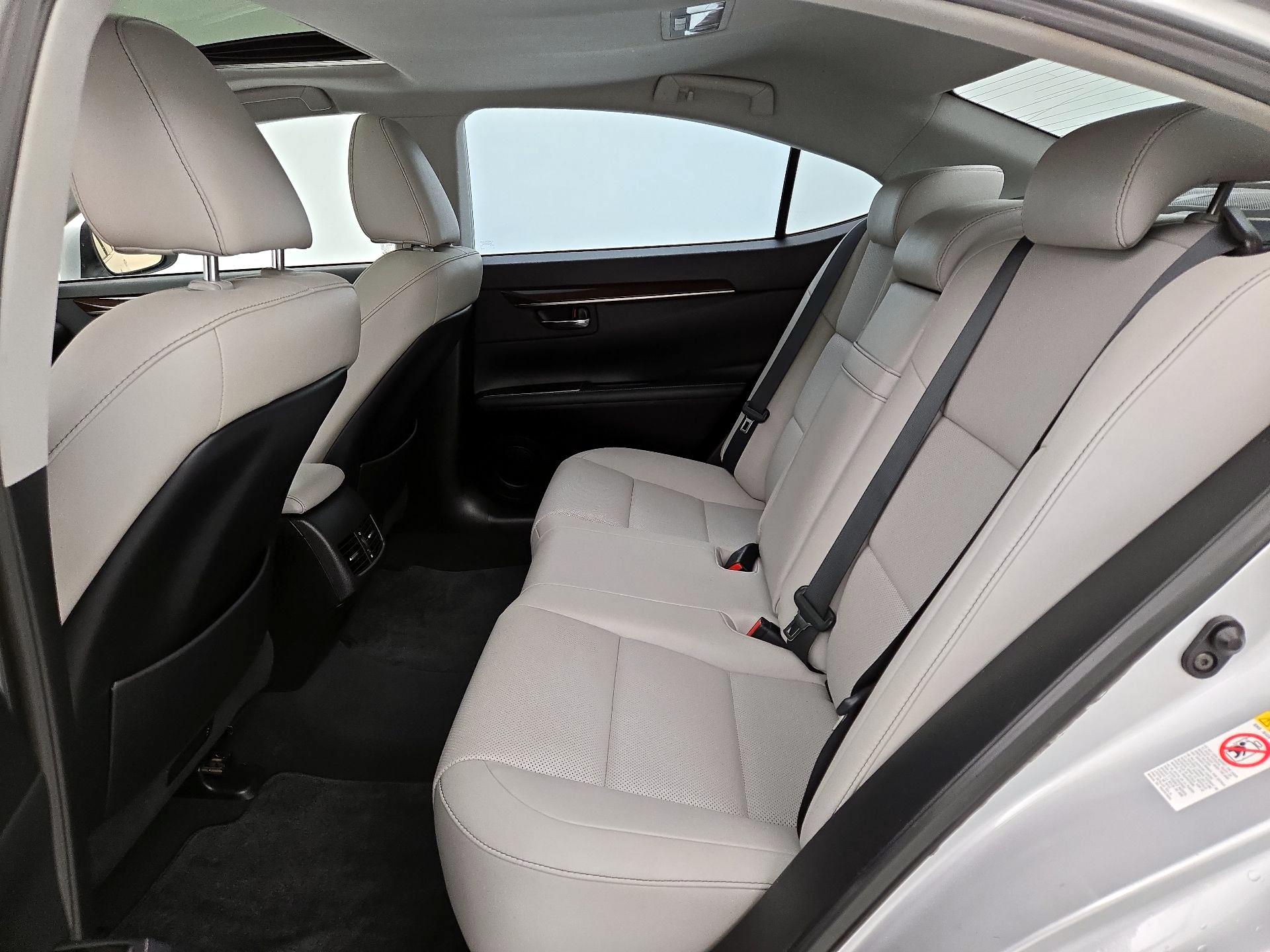 Thumbnail: 2017 Lexus ES - 20