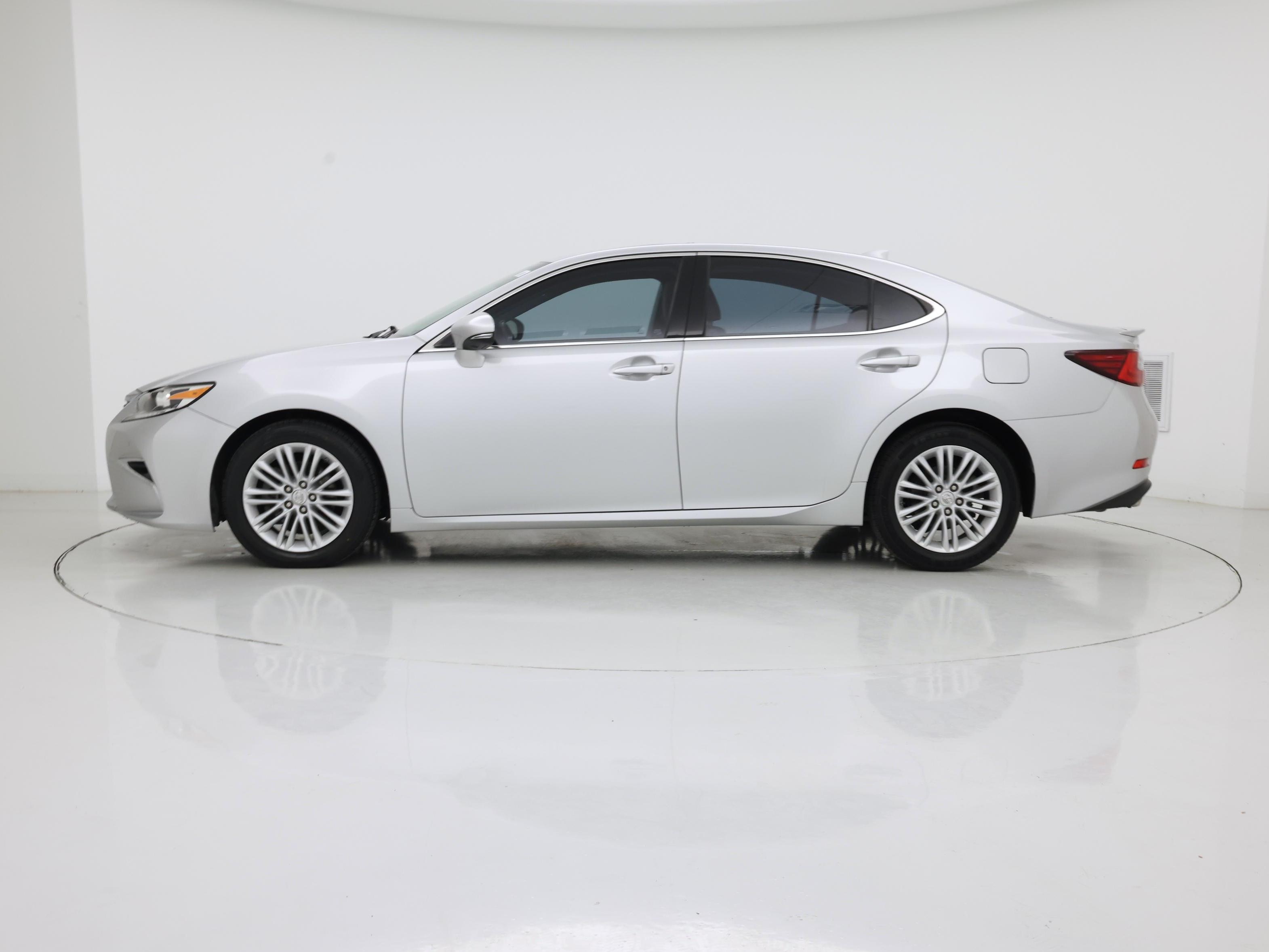 Thumbnail: 2017 Lexus ES - 3