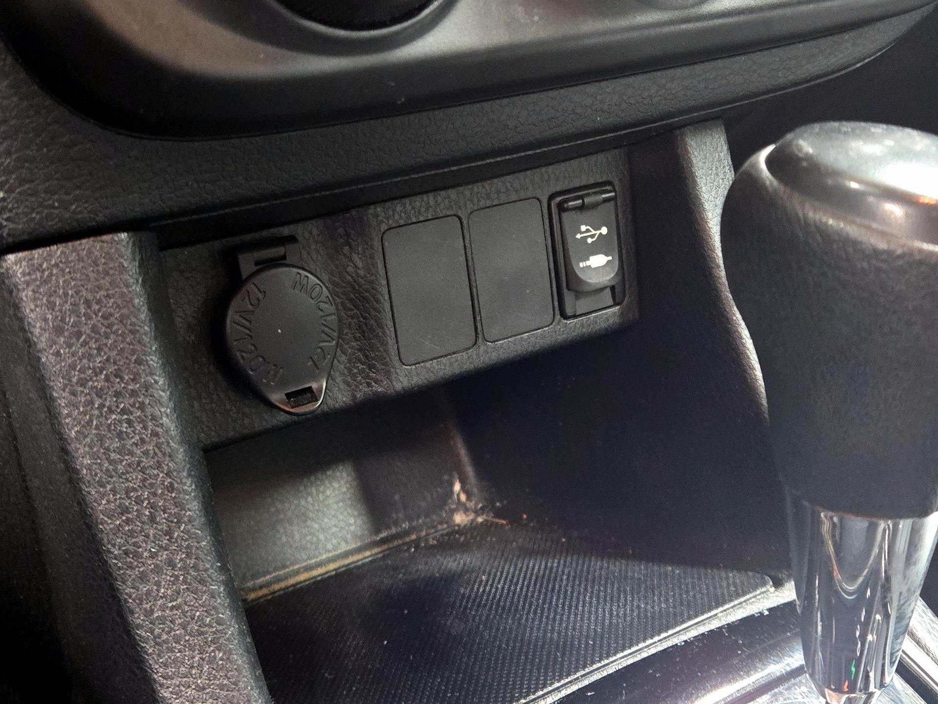 Thumbnail: 2014 Toyota Corolla - 17