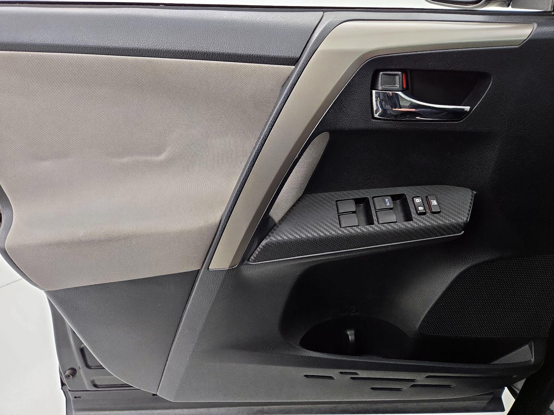 Thumbnail: 2015 Toyota RAV4 - 12